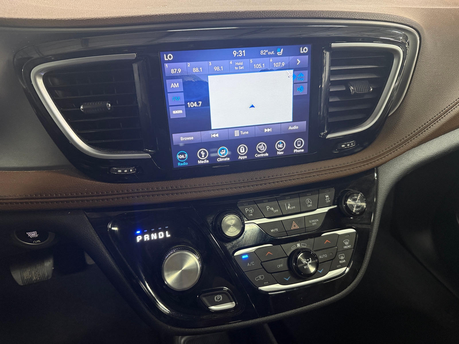 Thumbnail: 2018 Chrysler Pacifica - 3