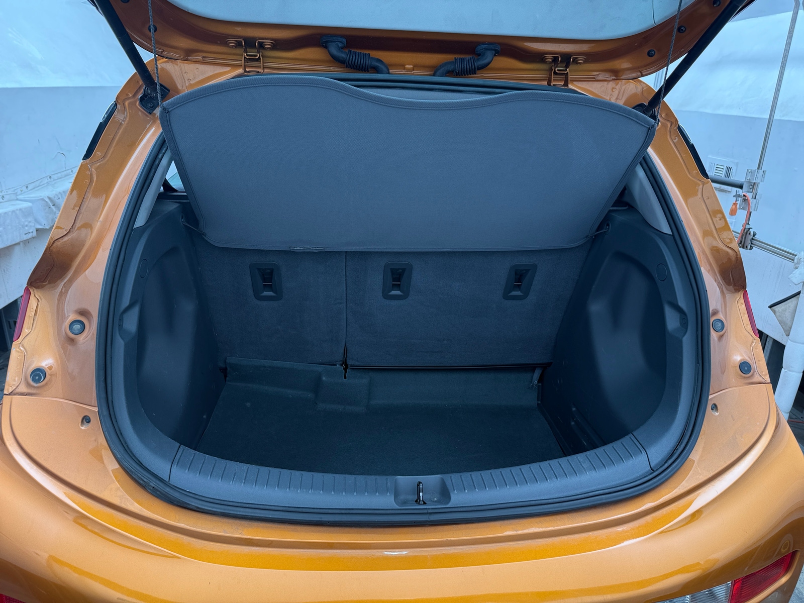 Thumbnail: 2018 Chevrolet Bolt EV - 7