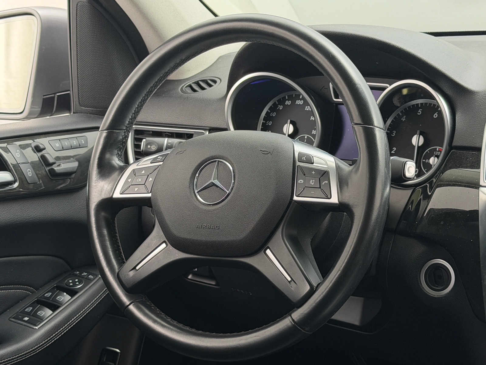 Thumbnail: 2015 Mercedes-Benz M-Class - 4