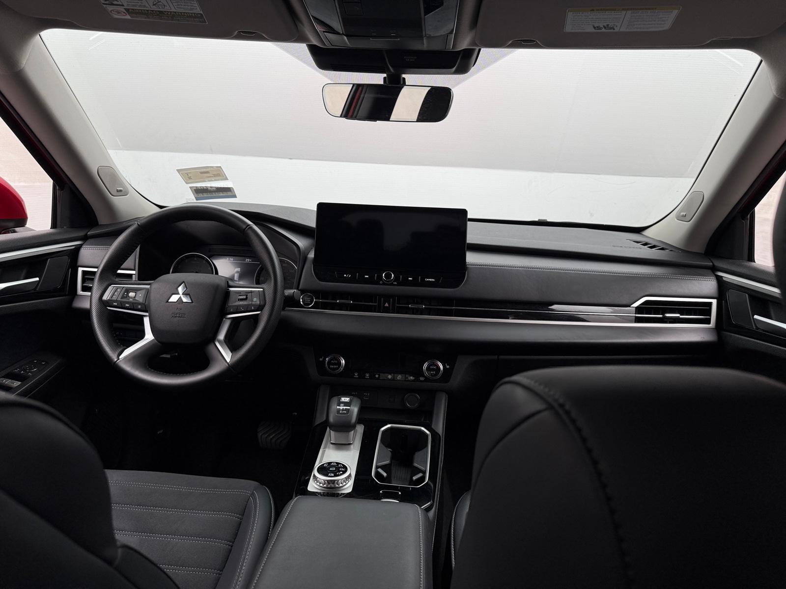Thumbnail: 2025 Mitsubishi Outlander - 2