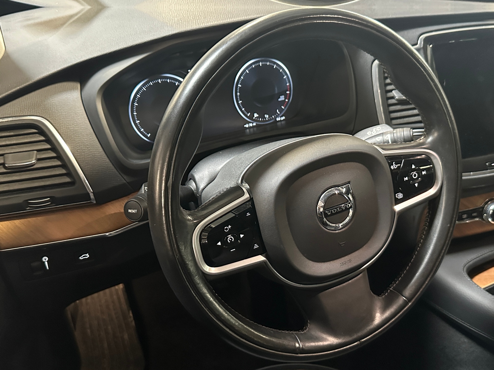 Thumbnail: 2021 Volvo XC90 - 4