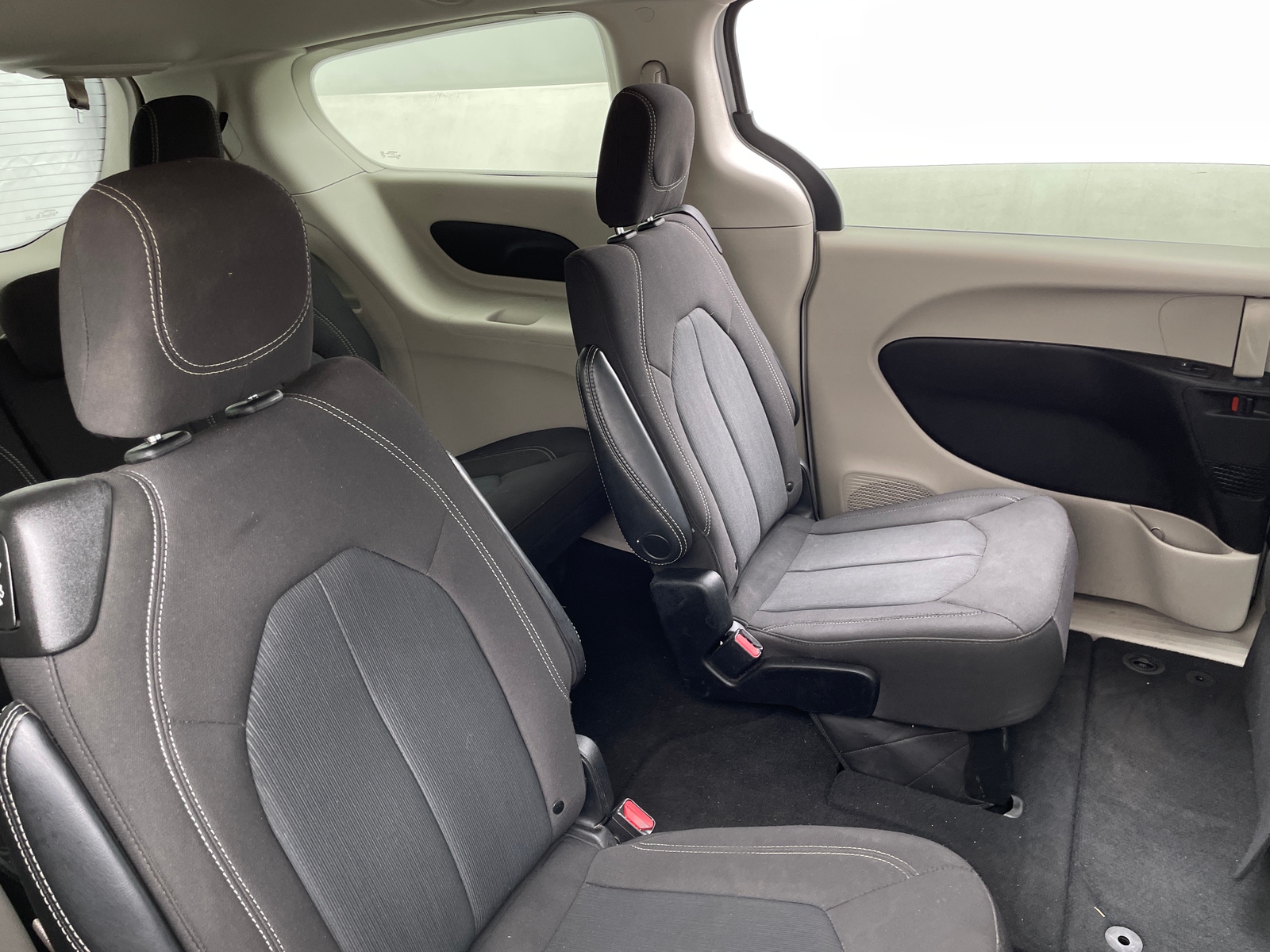 Thumbnail: 2023 Chrysler Voyager - 6