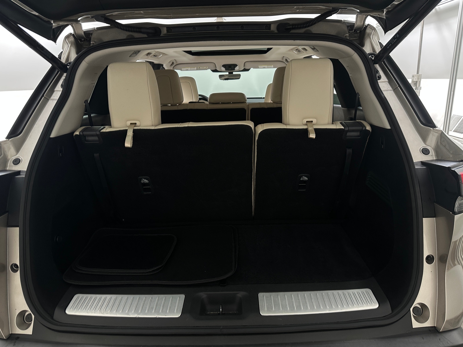 Thumbnail: 2023 INFINITI QX60 - 6
