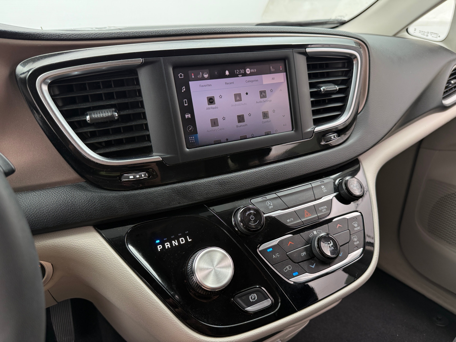 Thumbnail: 2023 Chrysler Voyager - 4