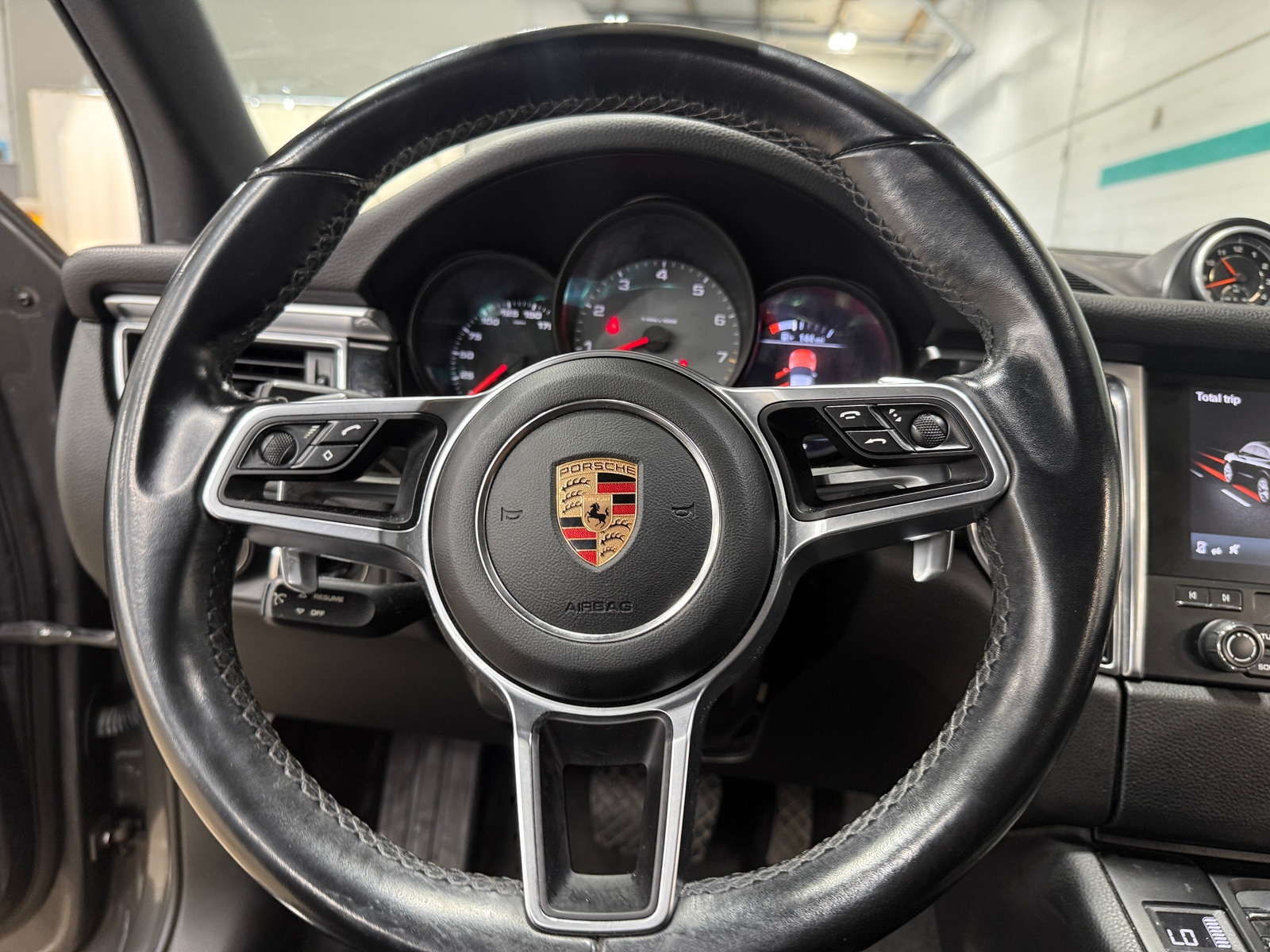 Thumbnail: 2017 Porsche Macan - 4