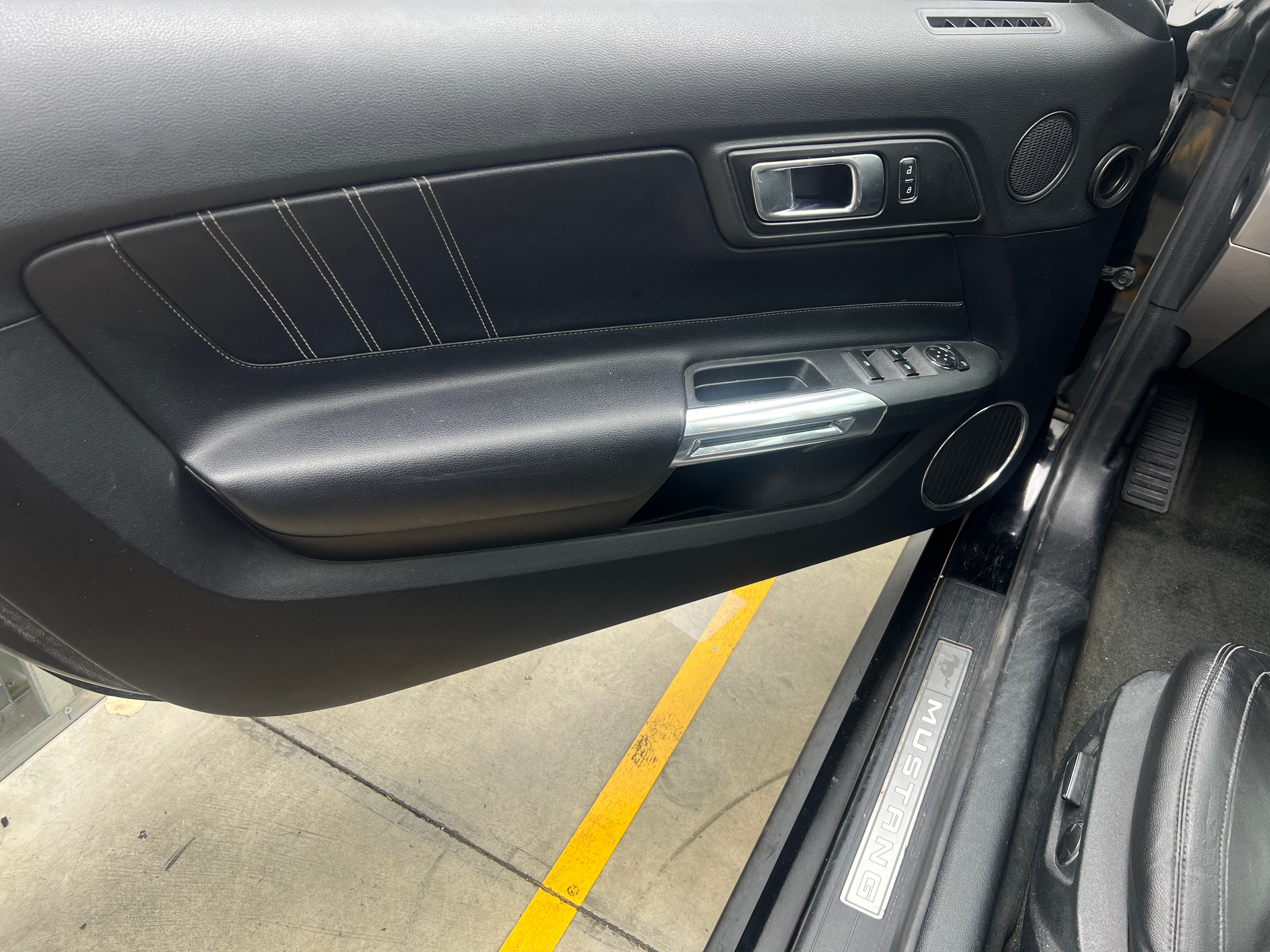 2018 Ford Mustang EcoBoost Premium - Photo 8
