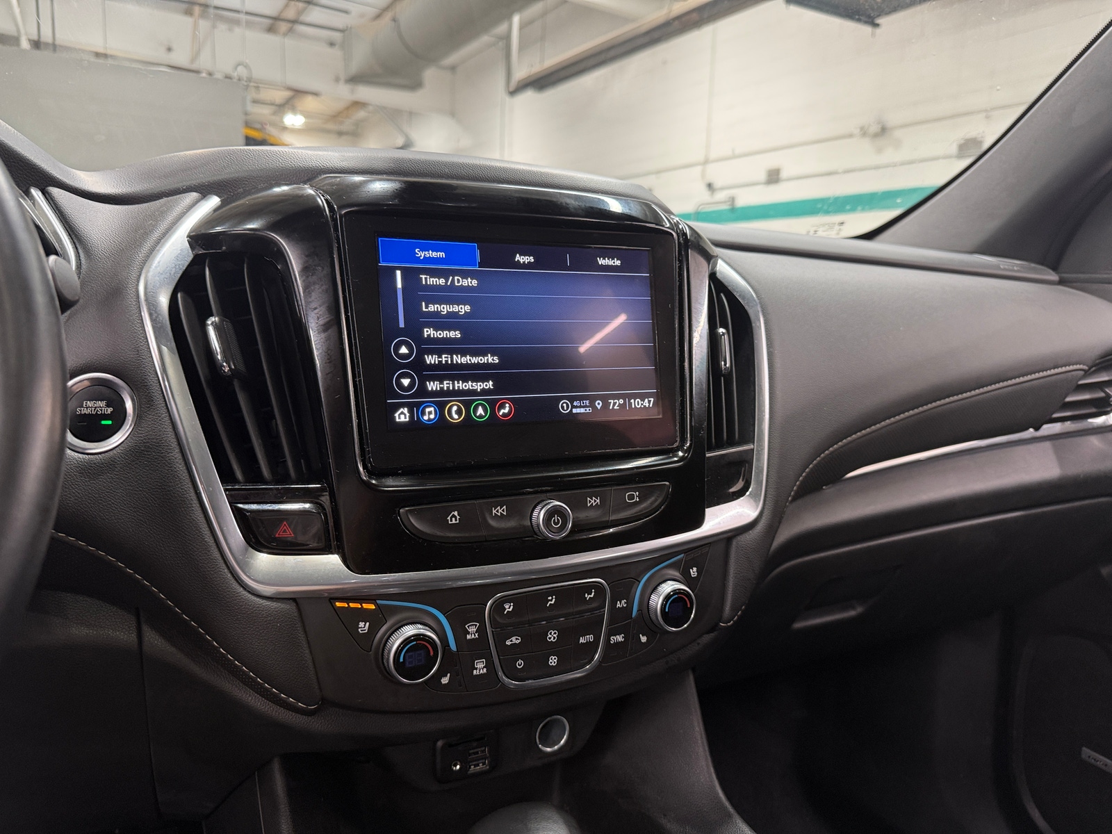 Thumbnail: 2023 Chevrolet Traverse - 3