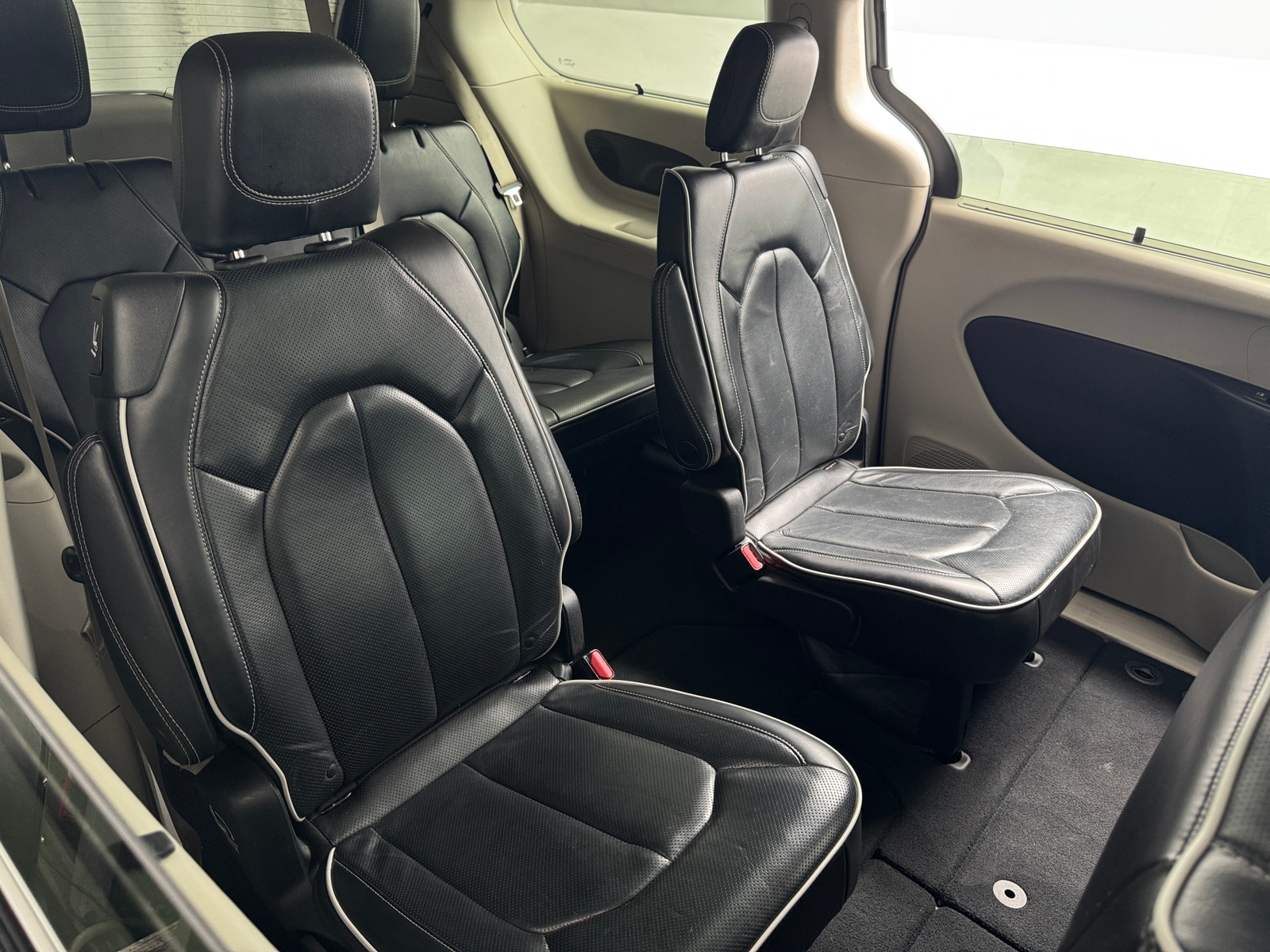 Thumbnail: 2023 Chrysler Pacifica - 5