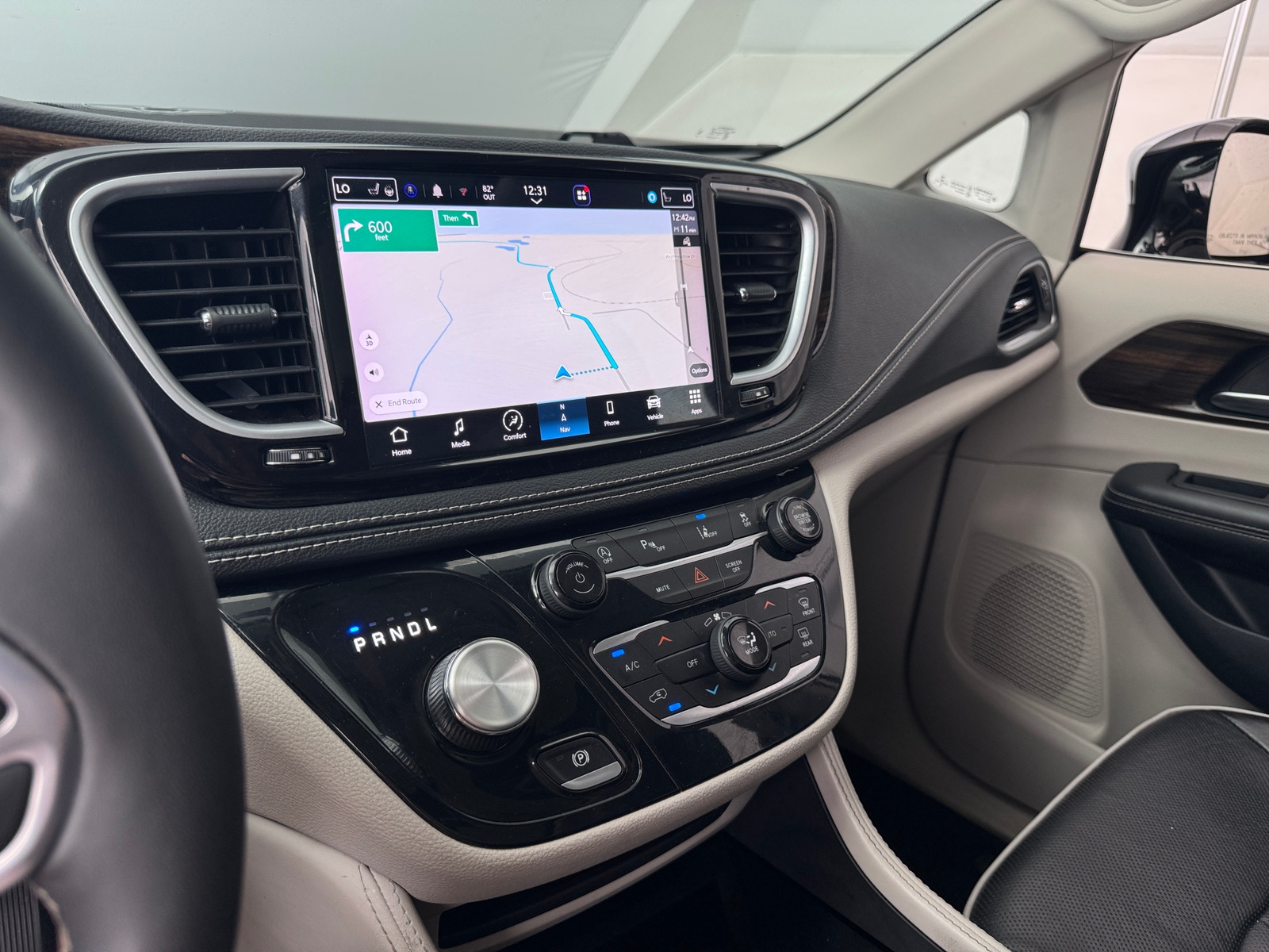 Thumbnail: 2023 Chrysler Pacifica - 3