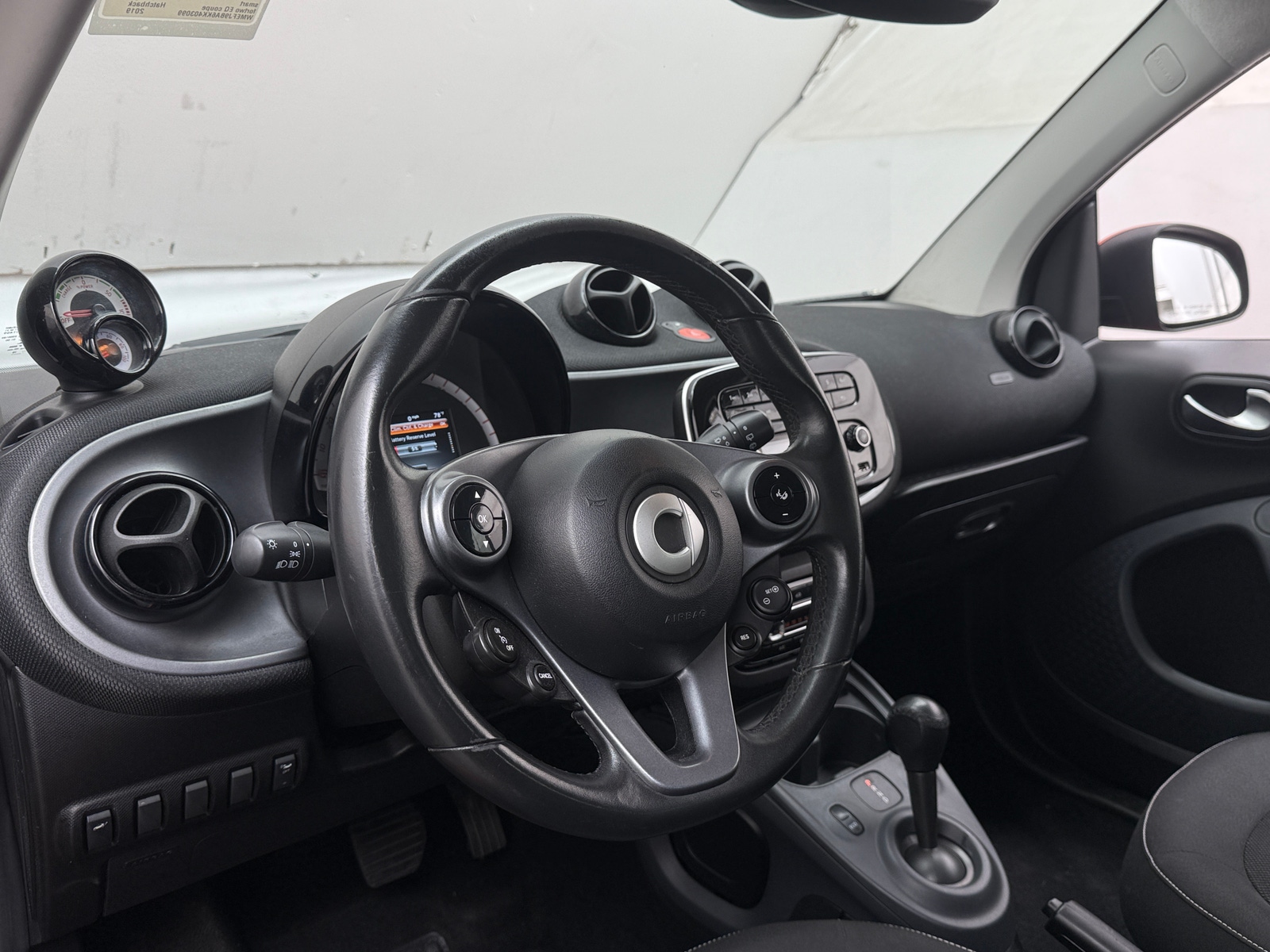 Thumbnail: 2019 smart fortwo - 3