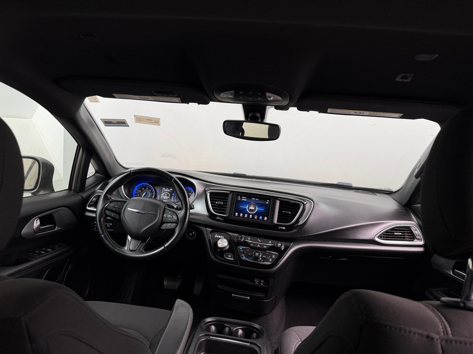Thumbnail: 2018 Chrysler Pacifica - 3