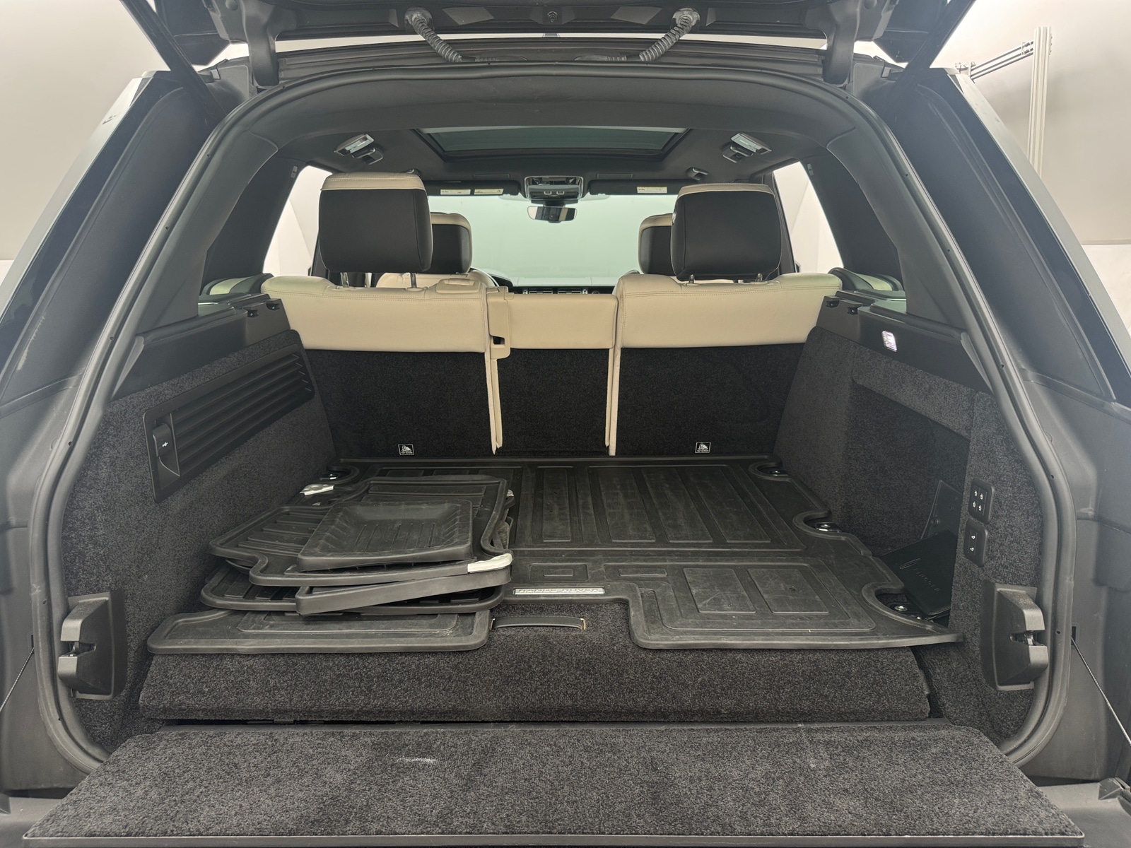 Thumbnail: 2020 Land Rover Range Rover - 6