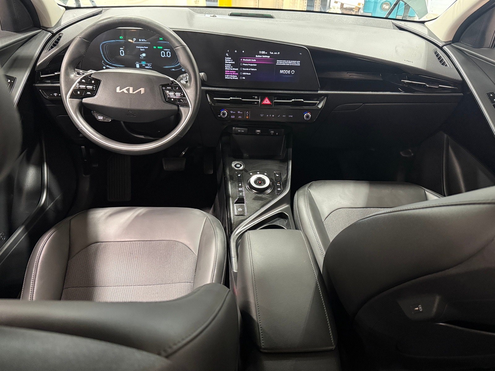 Thumbnail: 2023 Kia Niro - 3