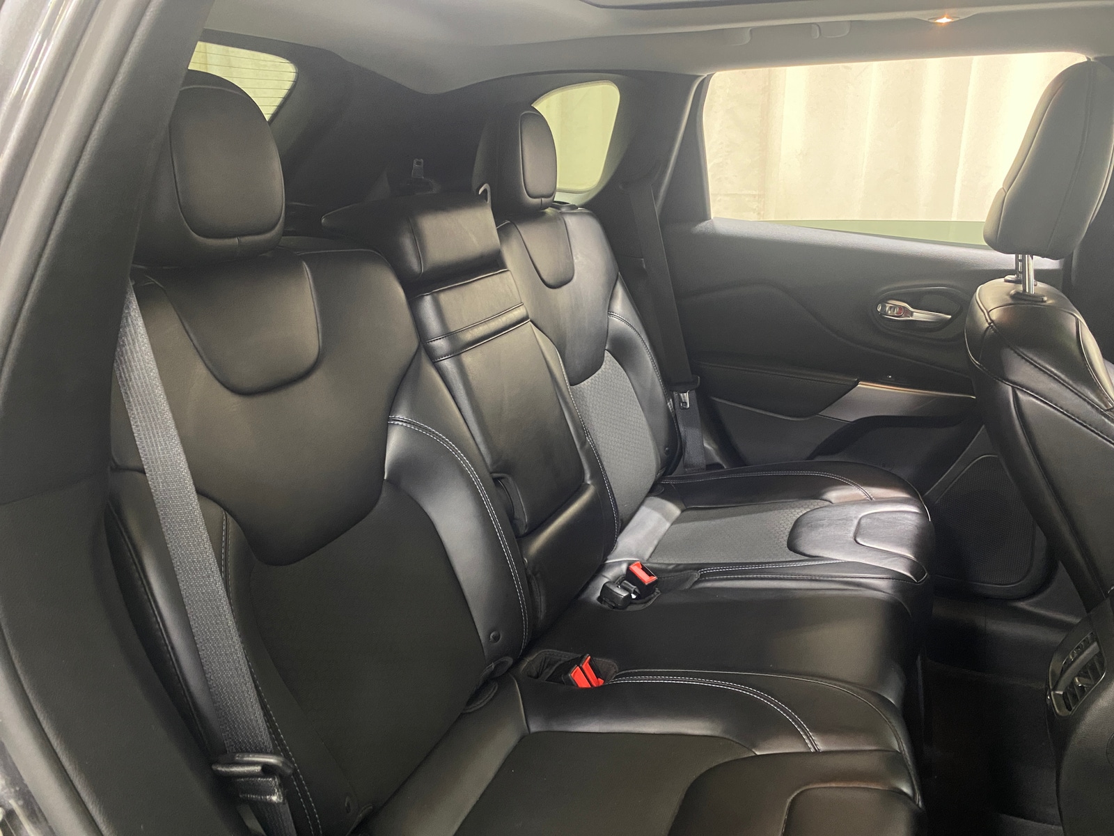 Thumbnail: 2019 Jeep Cherokee - 6