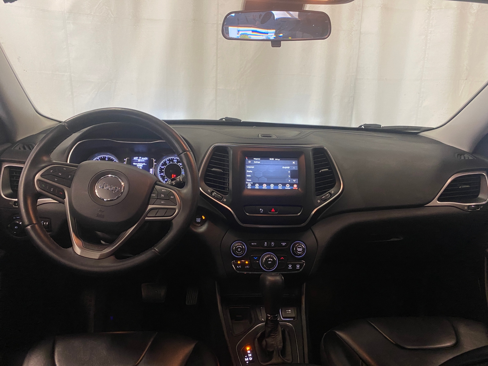 Thumbnail: 2019 Jeep Cherokee - 3