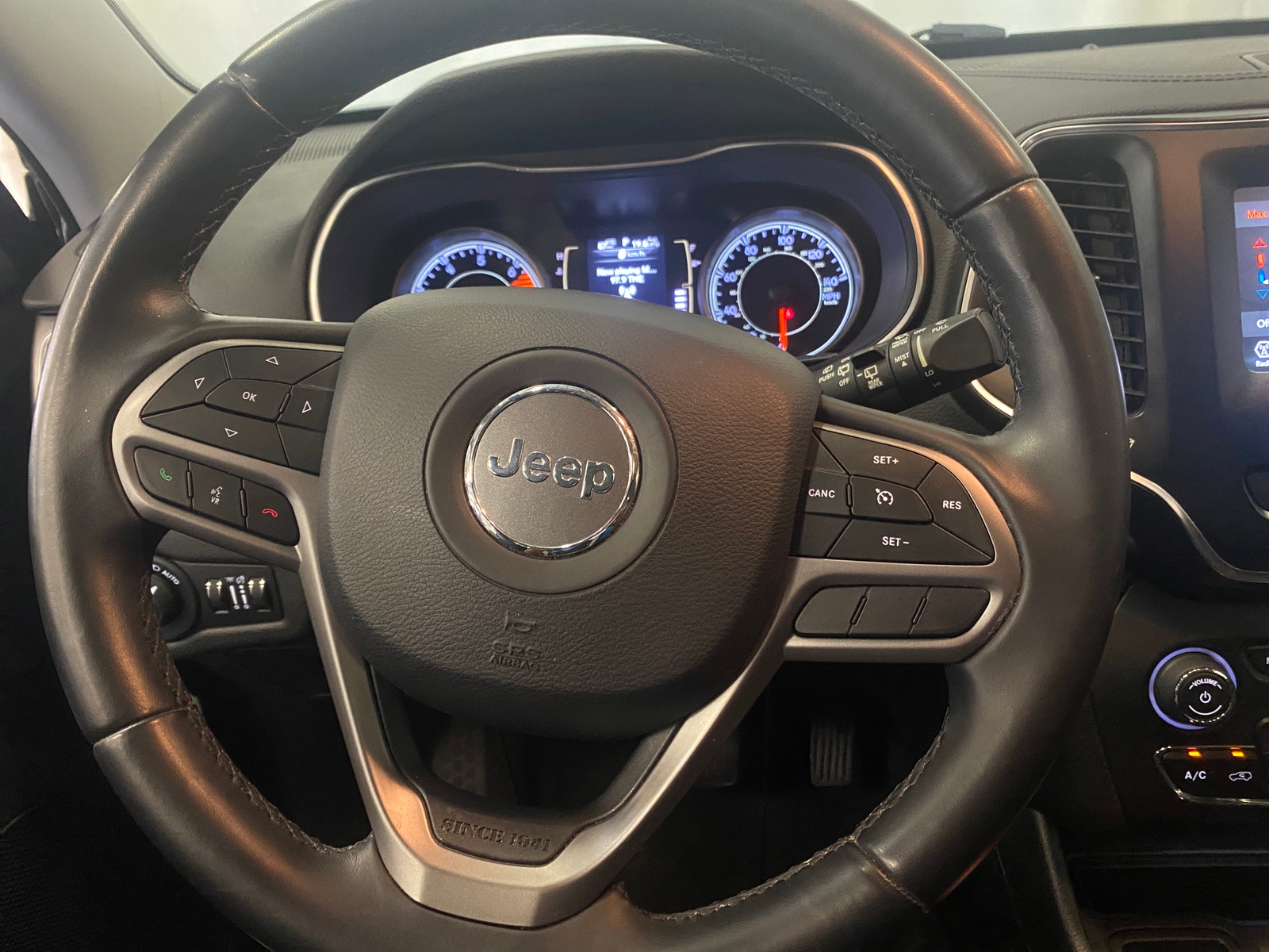 Thumbnail: 2019 Jeep Cherokee - 5