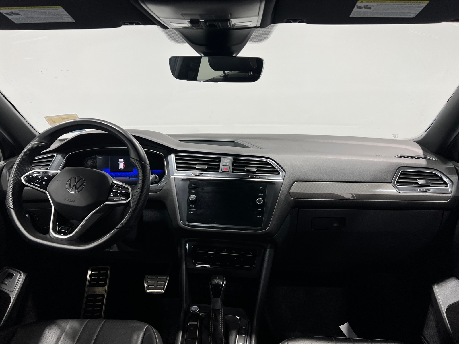Thumbnail: 2022 Volkswagen Tiguan - 3