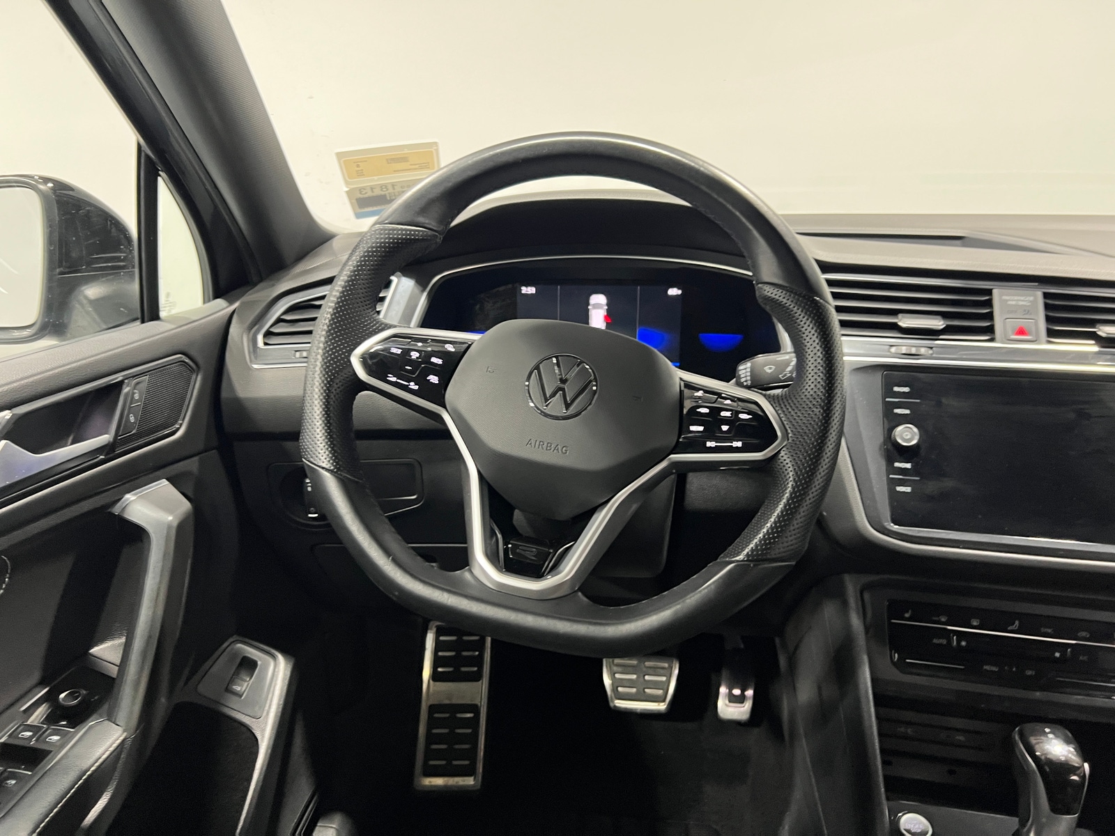Thumbnail: 2022 Volkswagen Tiguan - 5