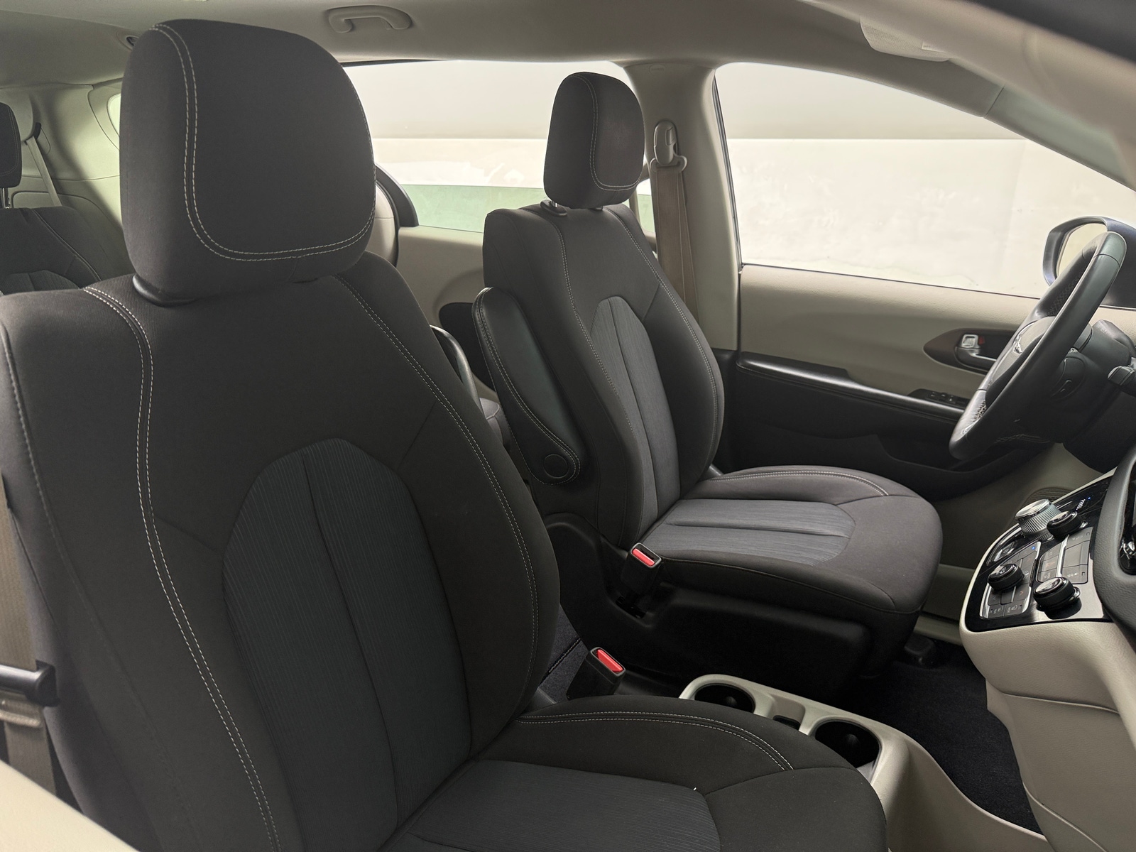 Thumbnail: 2022 Chrysler Voyager - 2