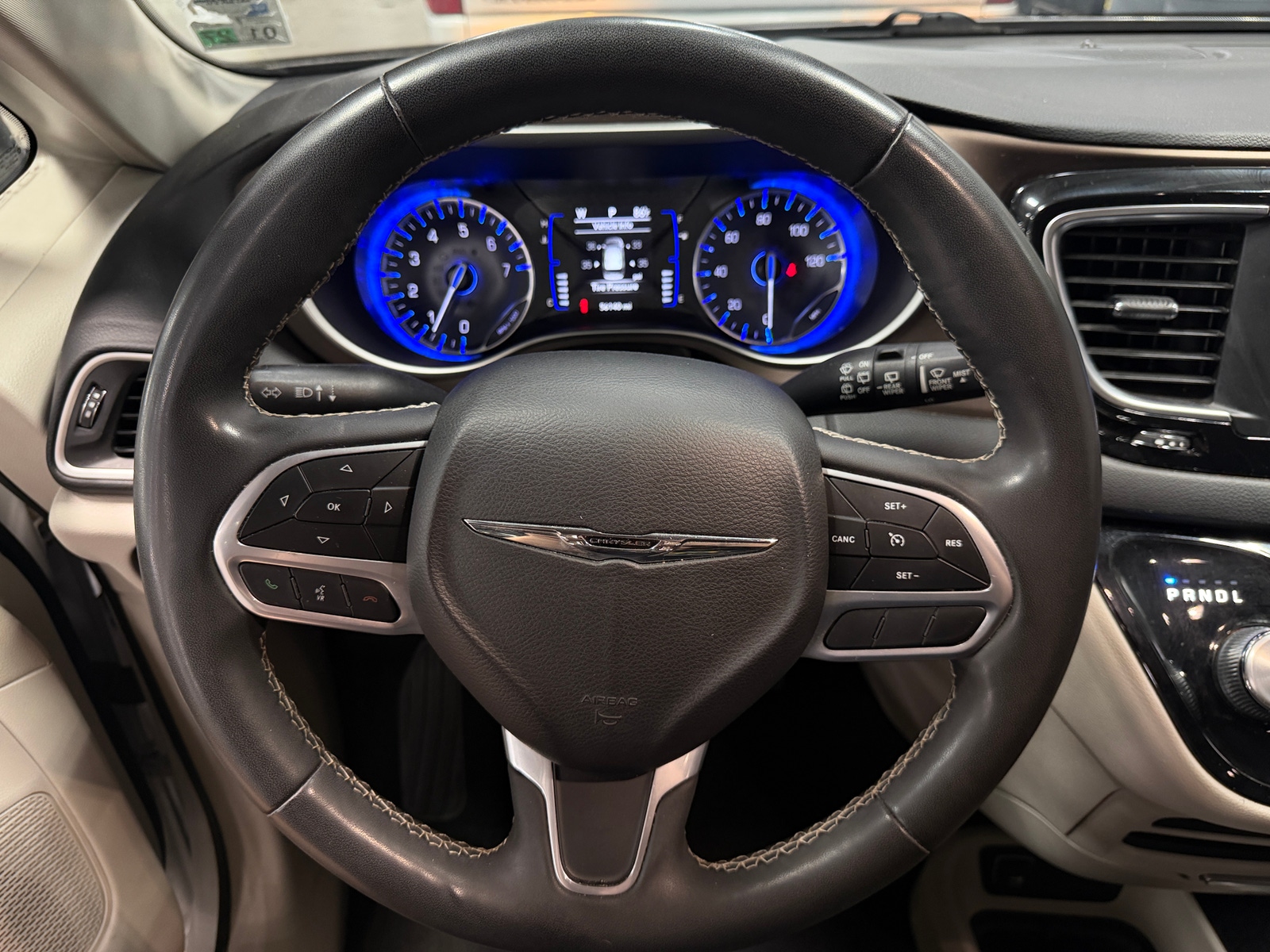 Thumbnail: 2022 Chrysler Voyager - 5