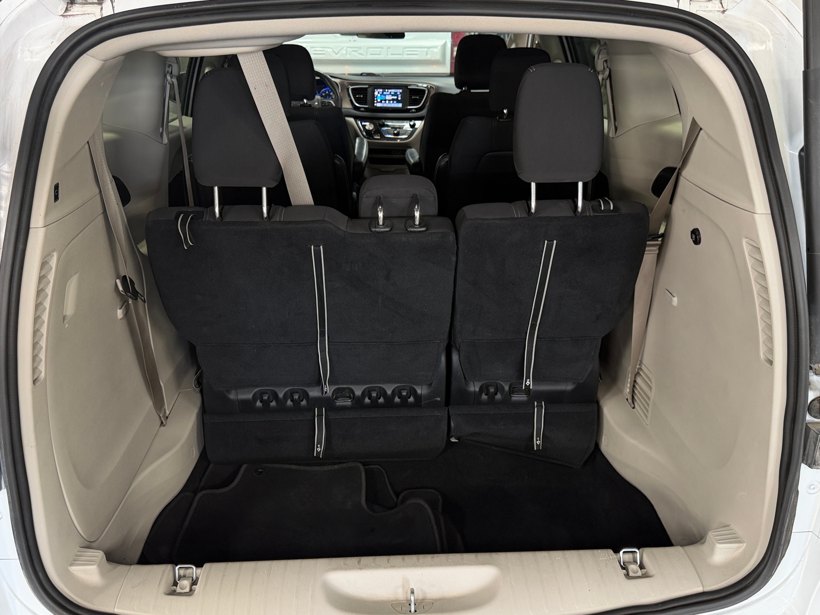 Thumbnail: 2022 Chrysler Voyager - 7