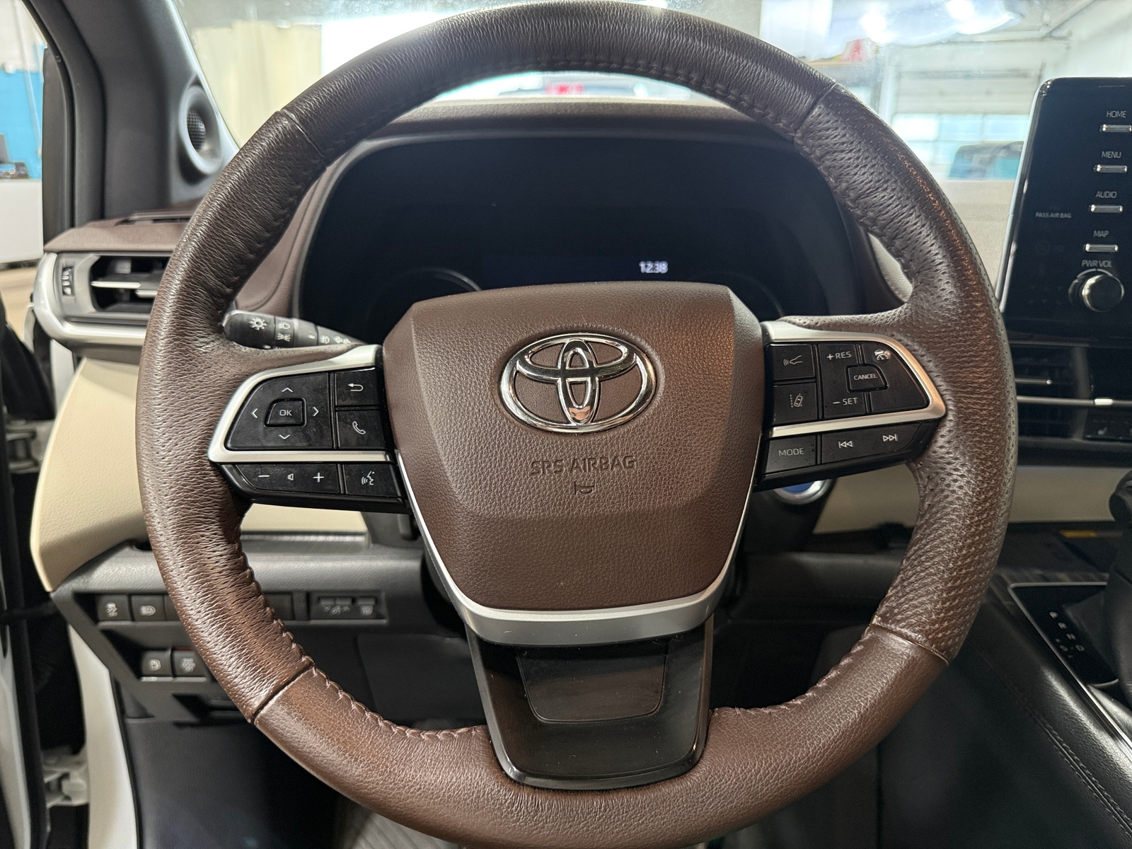 Thumbnail: 2022 Toyota Sienna - 4