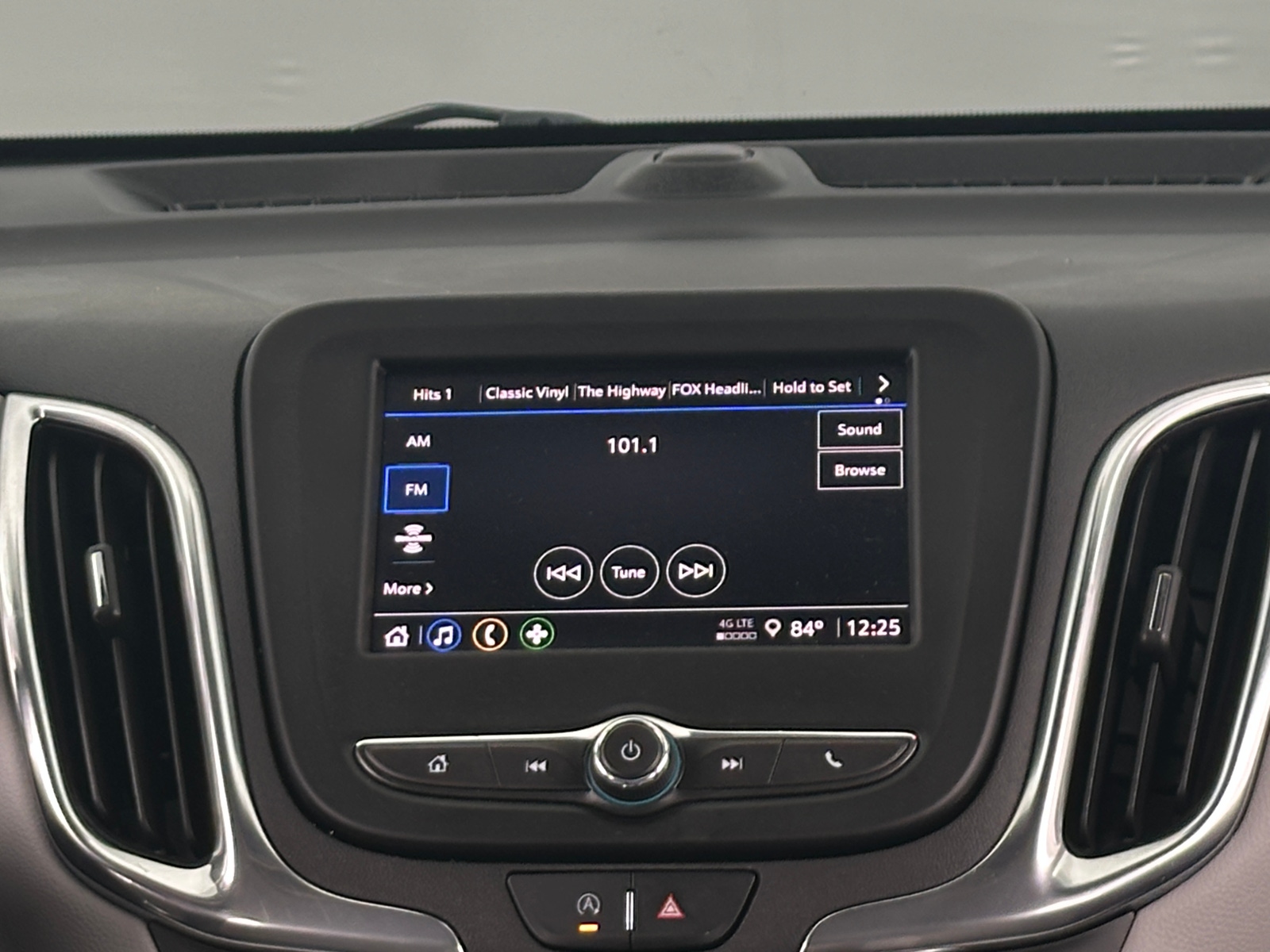 Thumbnail: 2022 Chevrolet Equinox - 4