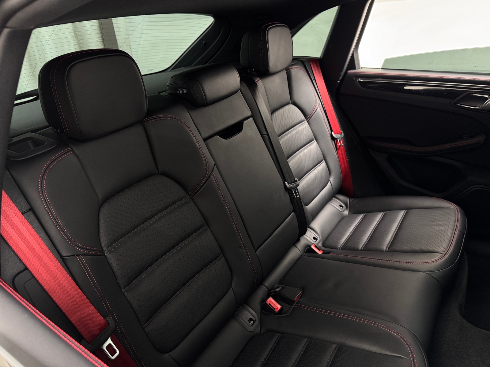 Thumbnail: 2025 Porsche Macan - 5