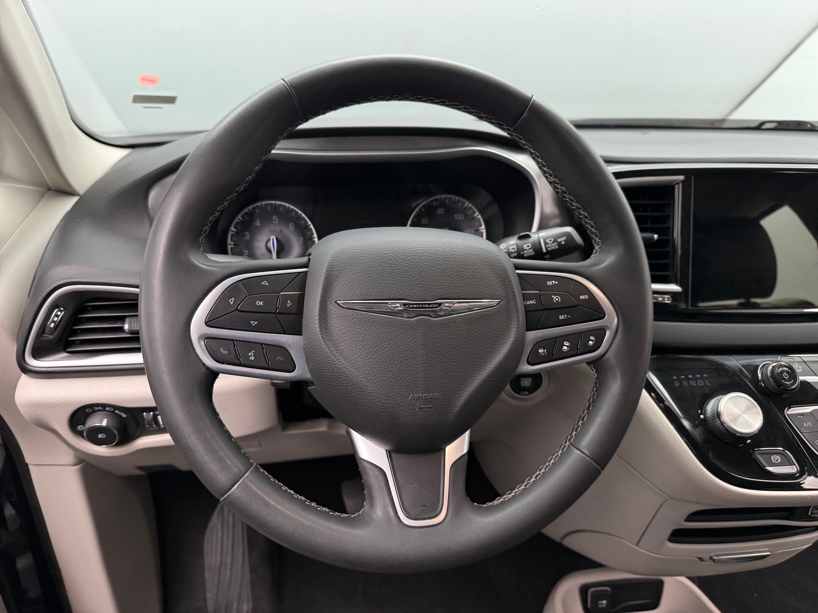 Thumbnail: 2023 Chrysler Pacifica - 4
