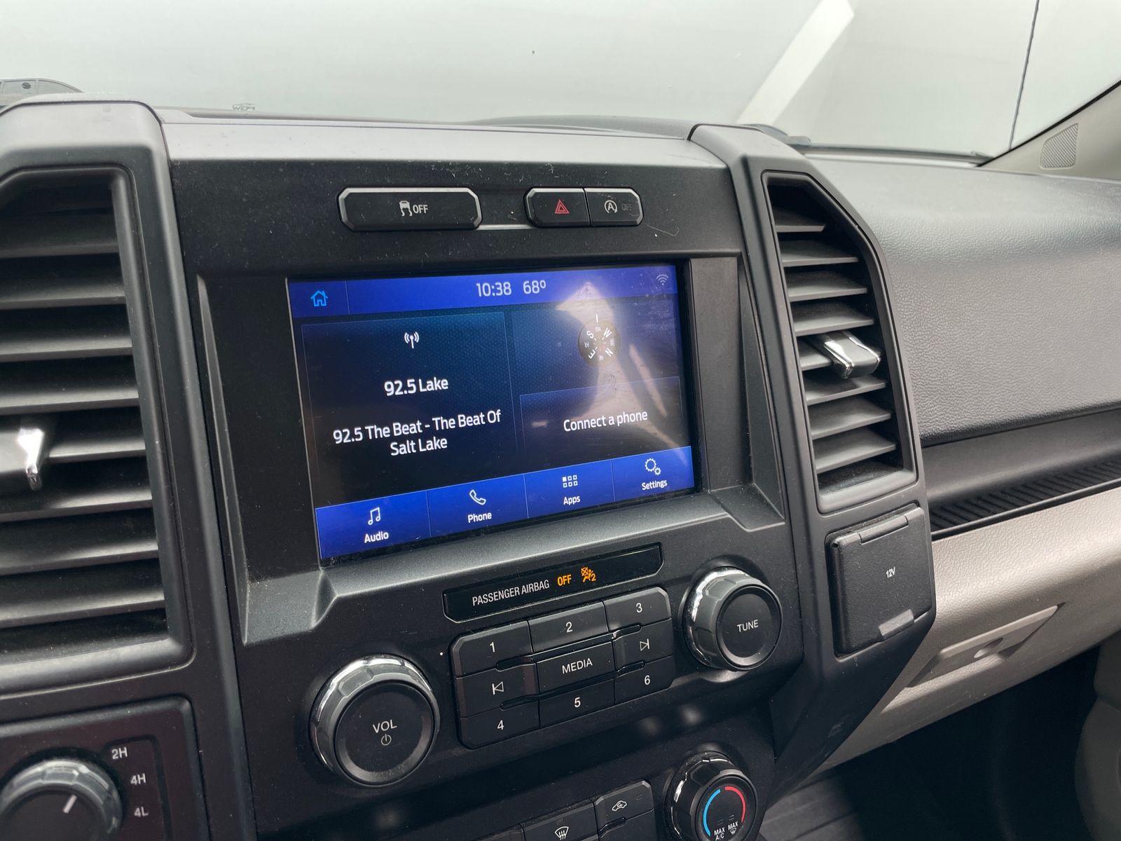 Thumbnail: 2019 Ford Econoline - 4