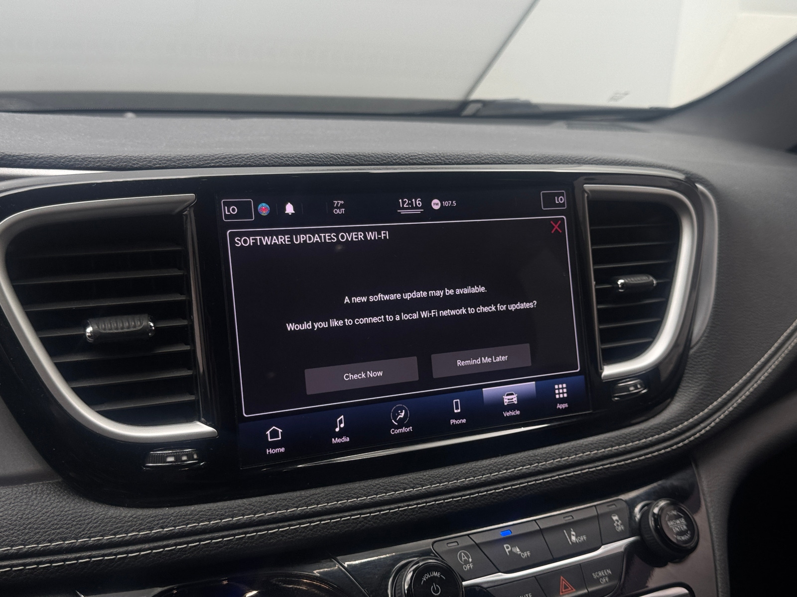 Thumbnail: 2021 Chrysler Pacifica - 4