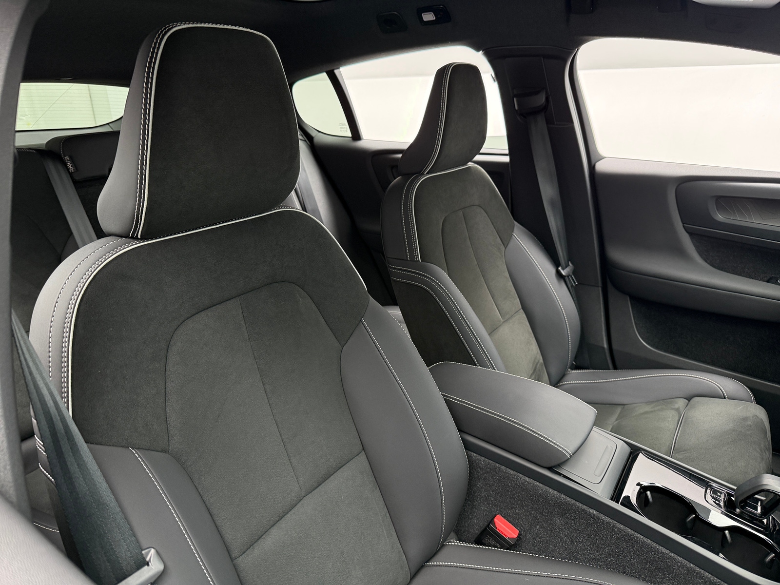 Thumbnail: 2023 Volvo C40 - 2