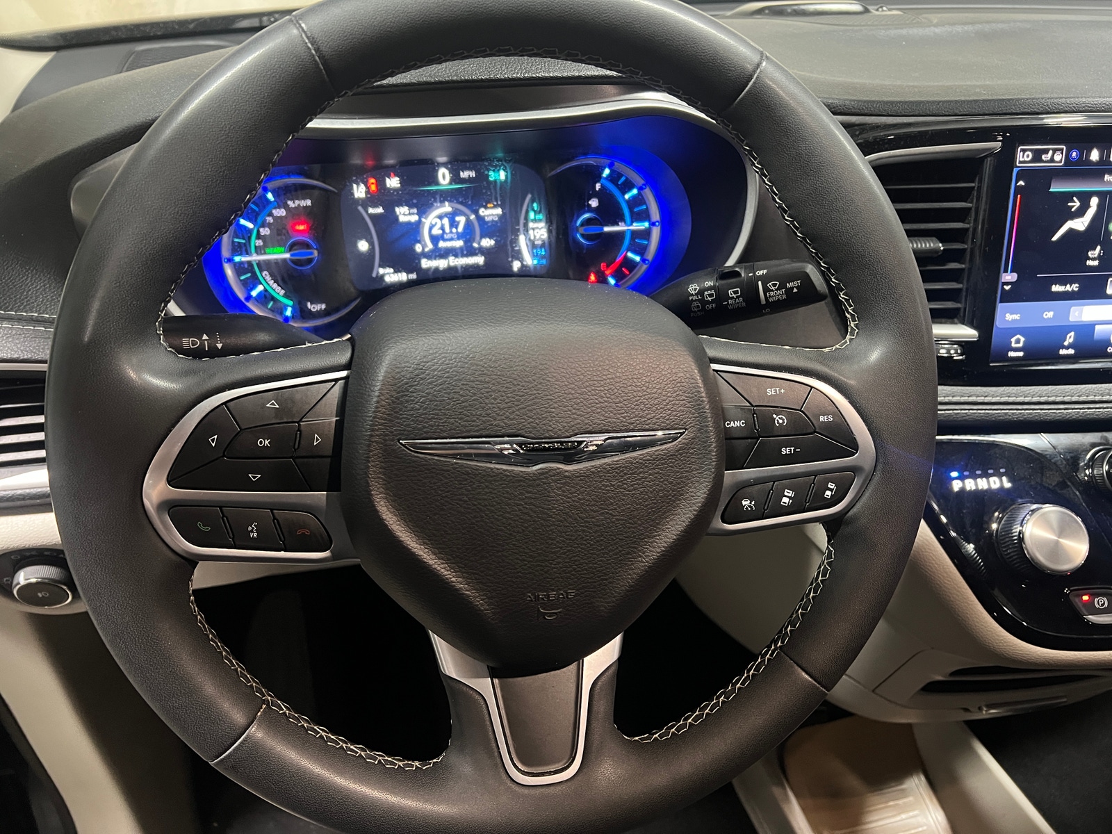 Thumbnail: 2023 Chrysler Pacifica - 4