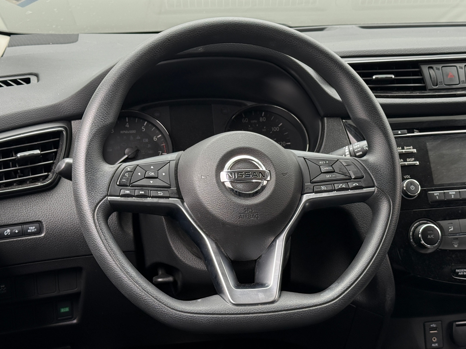 Thumbnail: 2017 Nissan Rogue Sport - 5