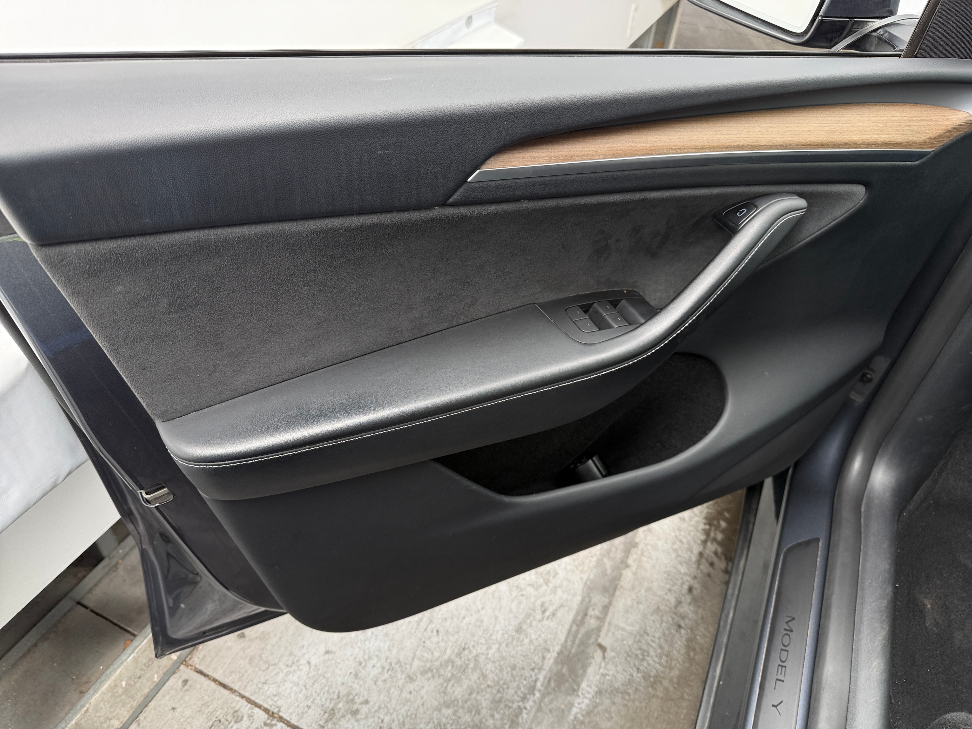 Used 2023 Tesla Model Y Long Range with VIN 7SAYGDEE8PA118867 for sale in Oak Creek, WI