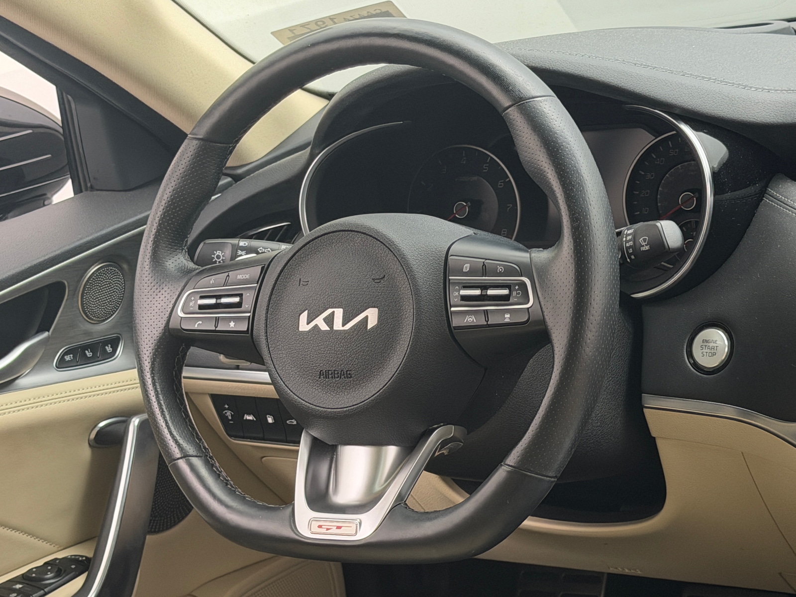Thumbnail: 2022 Kia Stinger - 4