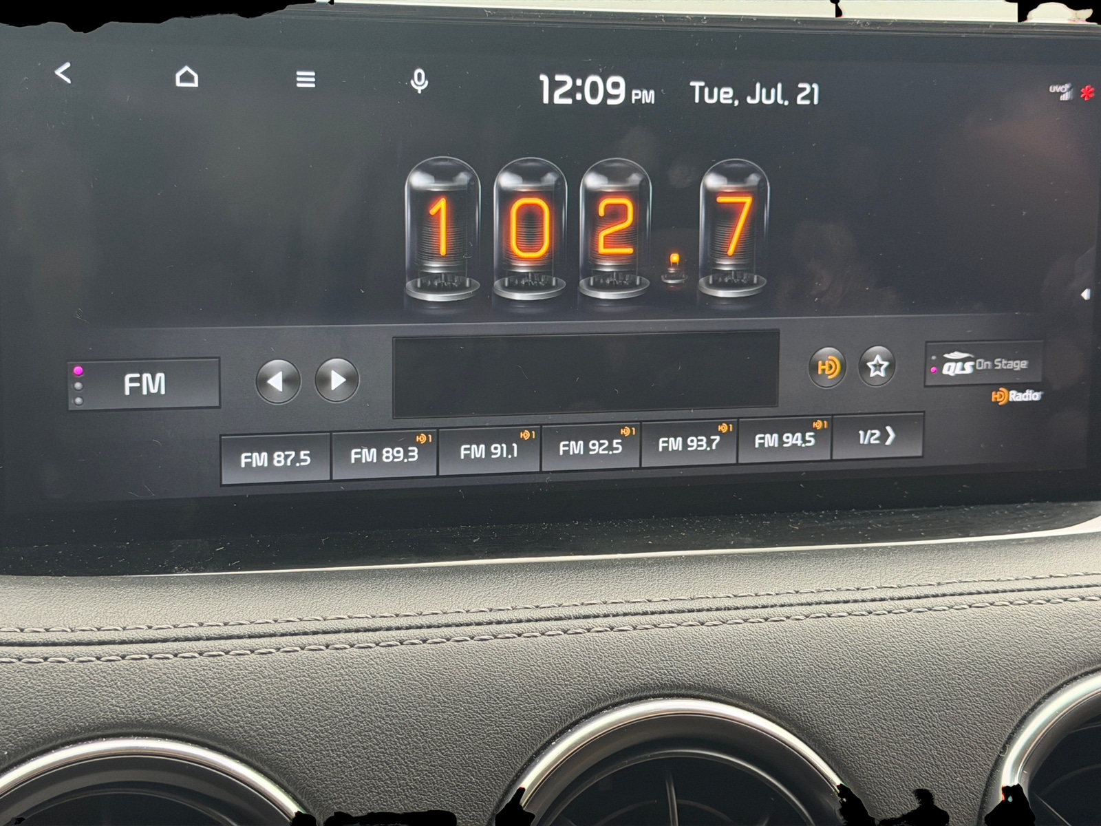 Thumbnail: 2022 Kia Stinger - 3