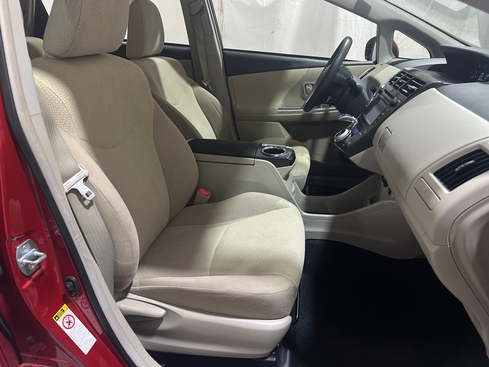 Thumbnail: 2012 Toyota Prius v - 2