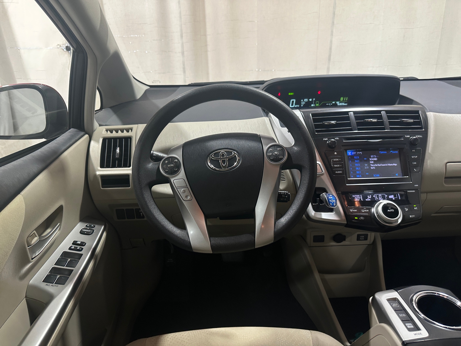 Thumbnail: 2012 Toyota Prius v - 5