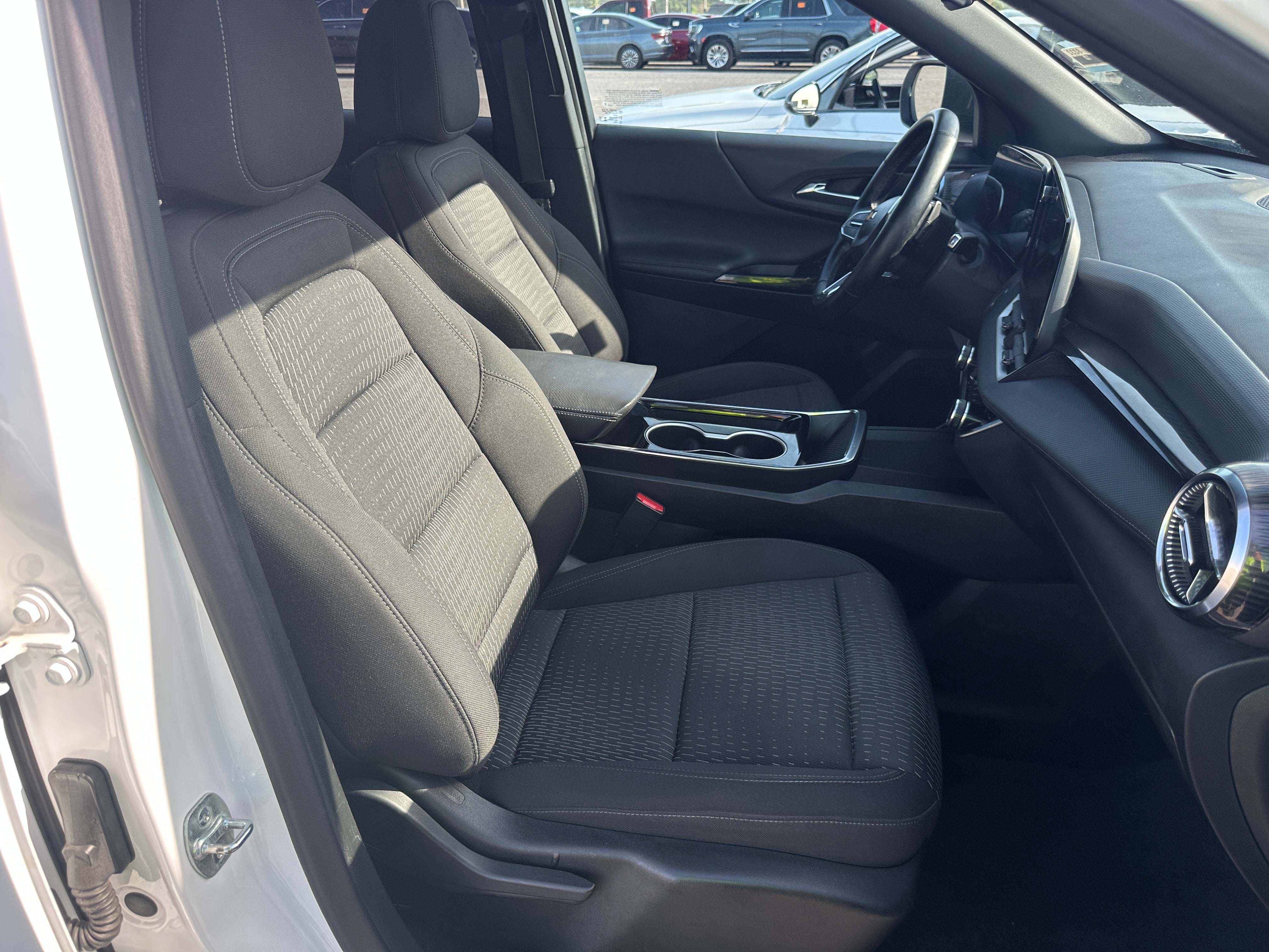 2025 Chevrolet Equinox LT - Photo 4