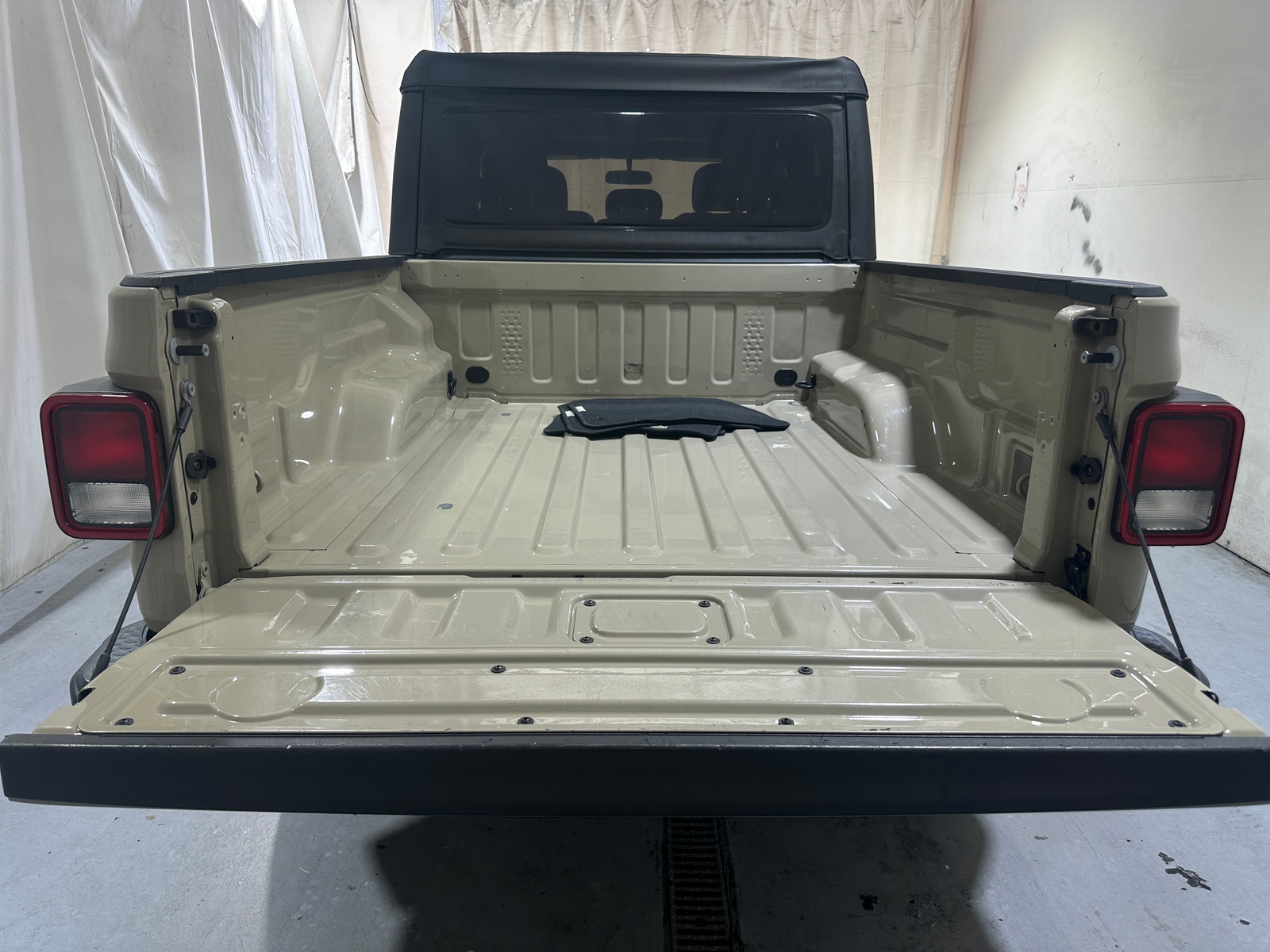 Thumbnail: 2020 Jeep Gladiator - 7