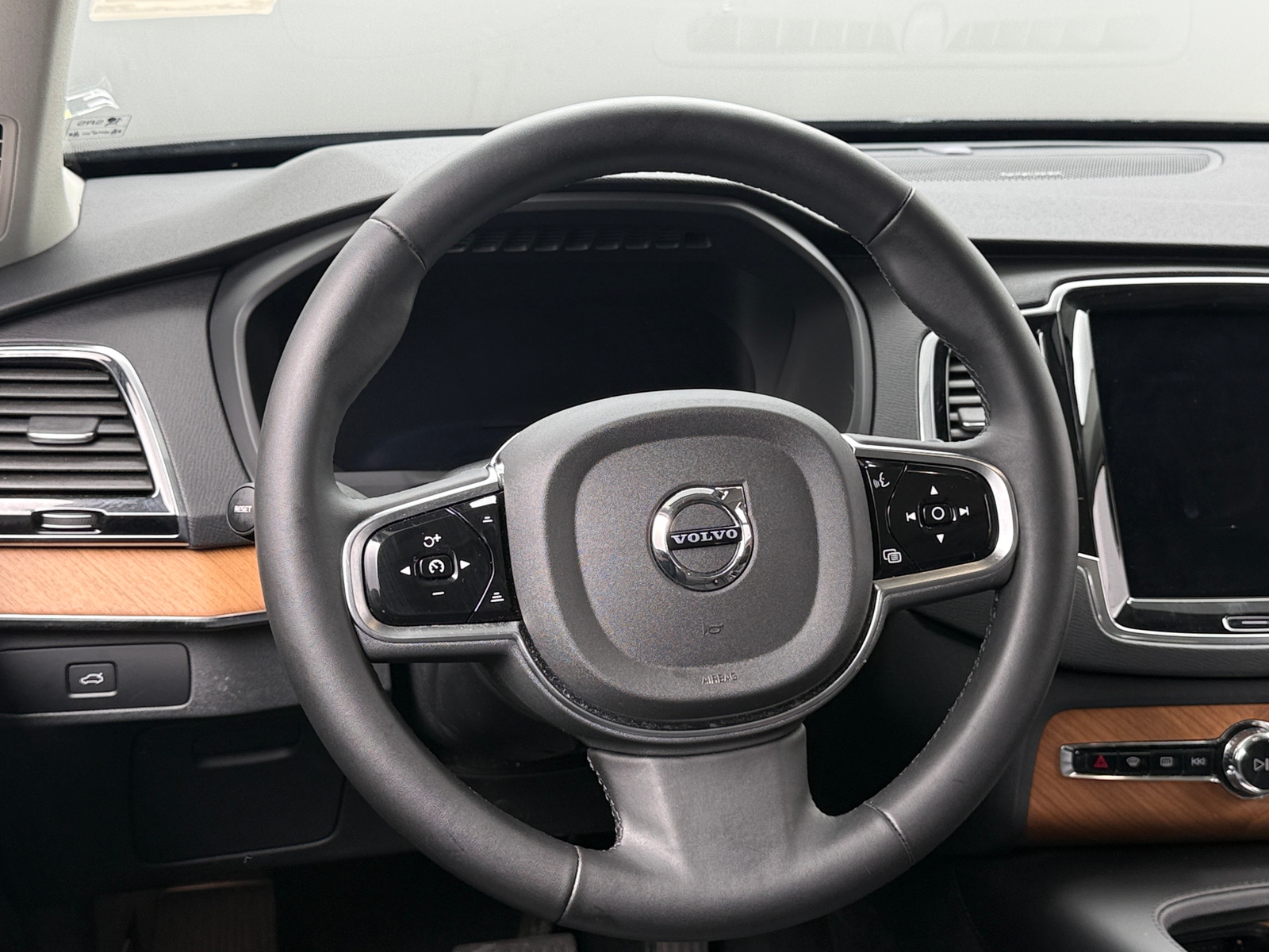 Thumbnail: 2025 Volvo XC90 - 4