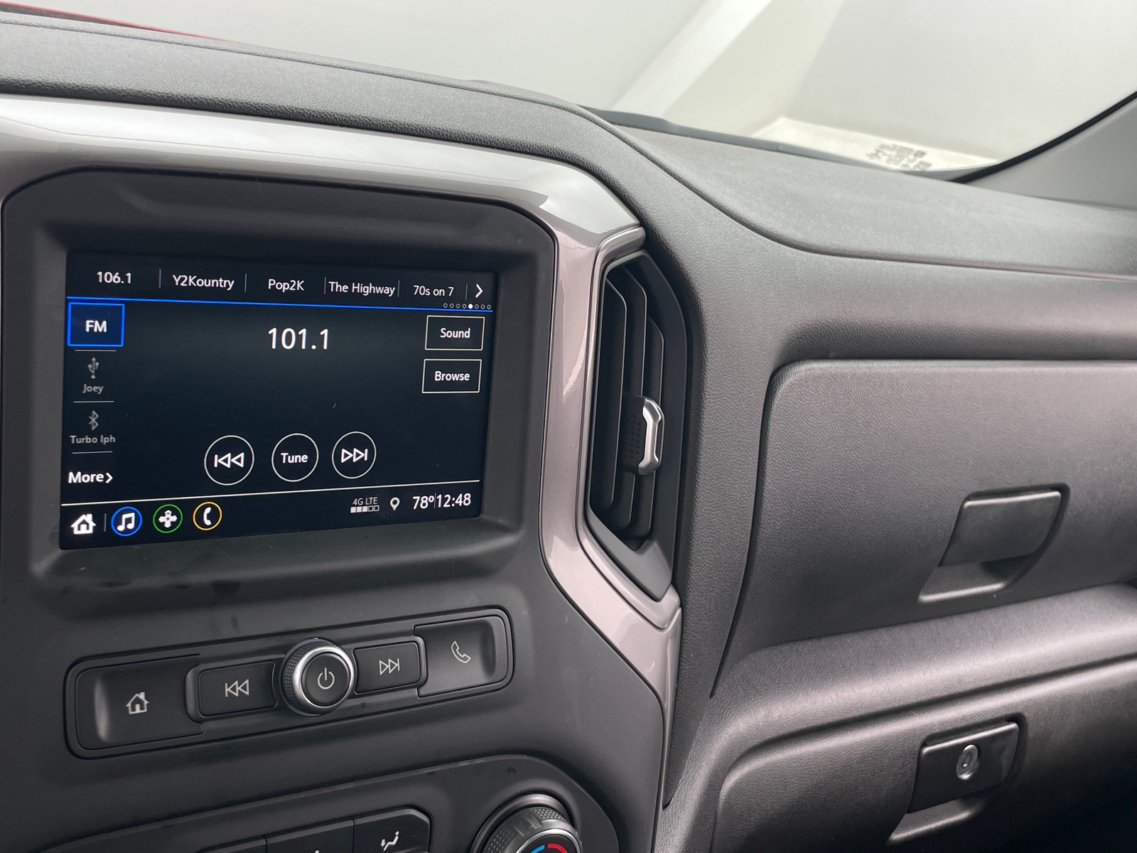 Thumbnail: 2021 Chevrolet Silverado 1500 - 4