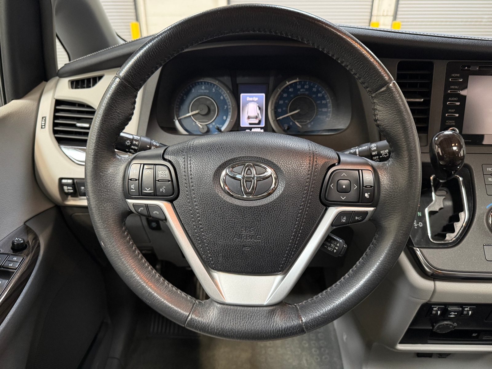 Thumbnail: 2018 Toyota Sienna - 4