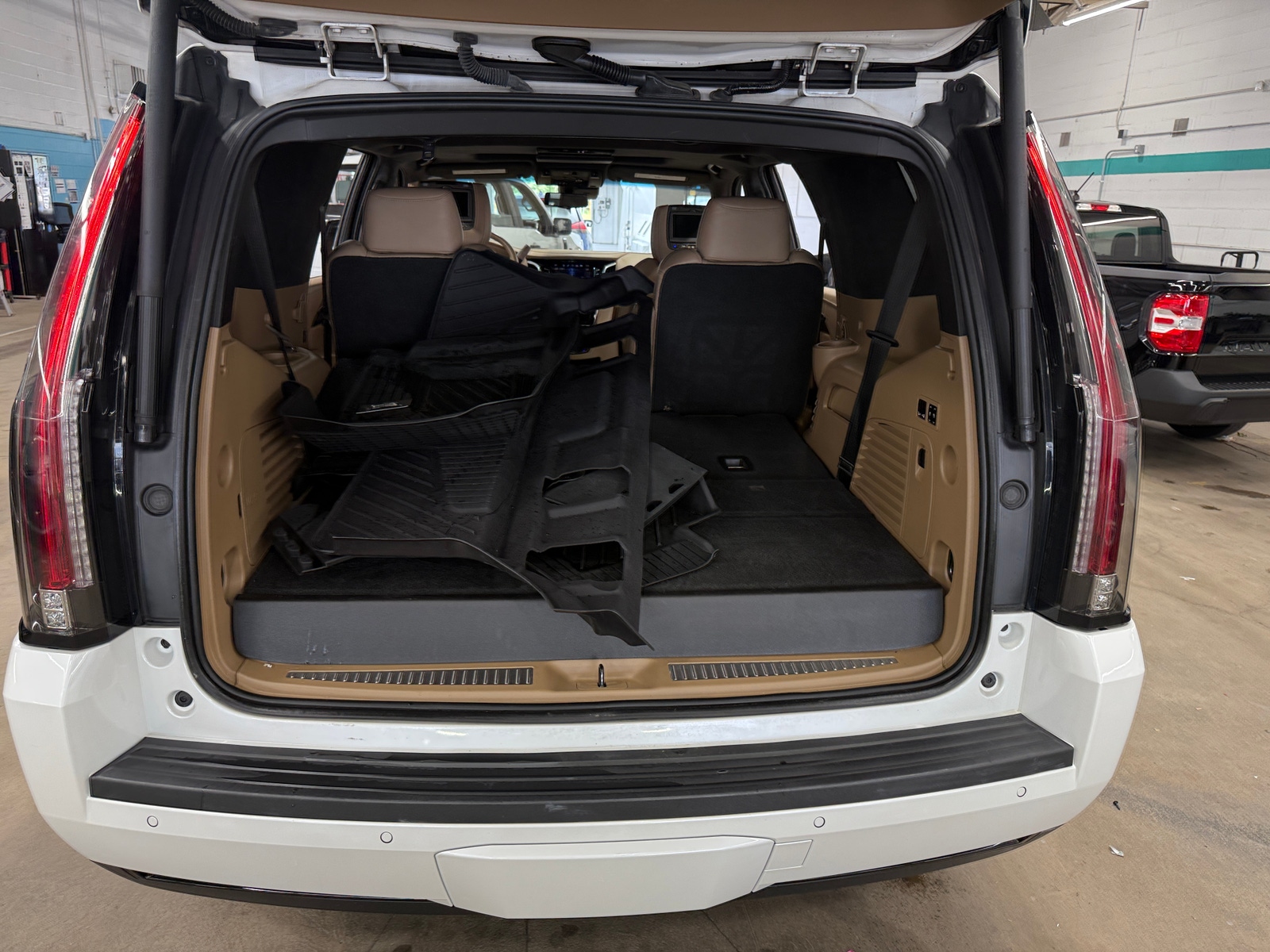 Thumbnail: 2019 Cadillac Escalade - 6