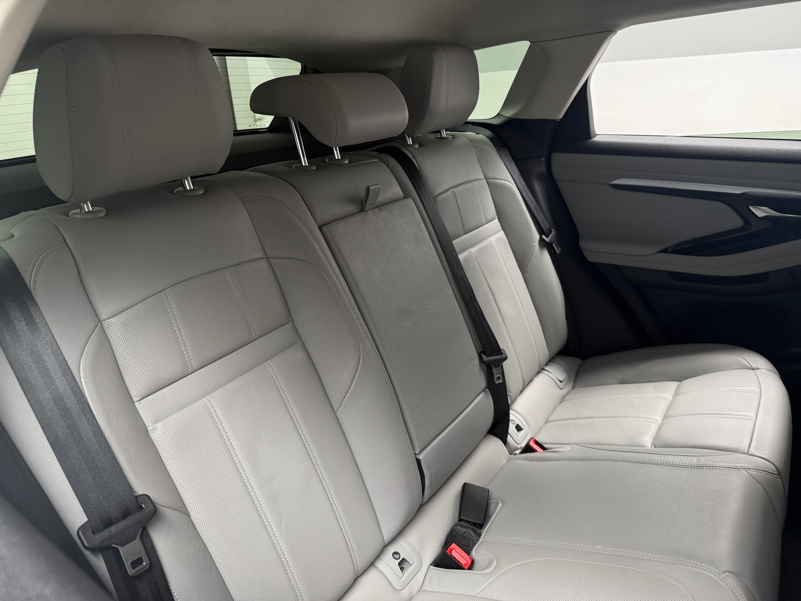 Thumbnail: 2020 Land Rover Range Rover Evoque - 6