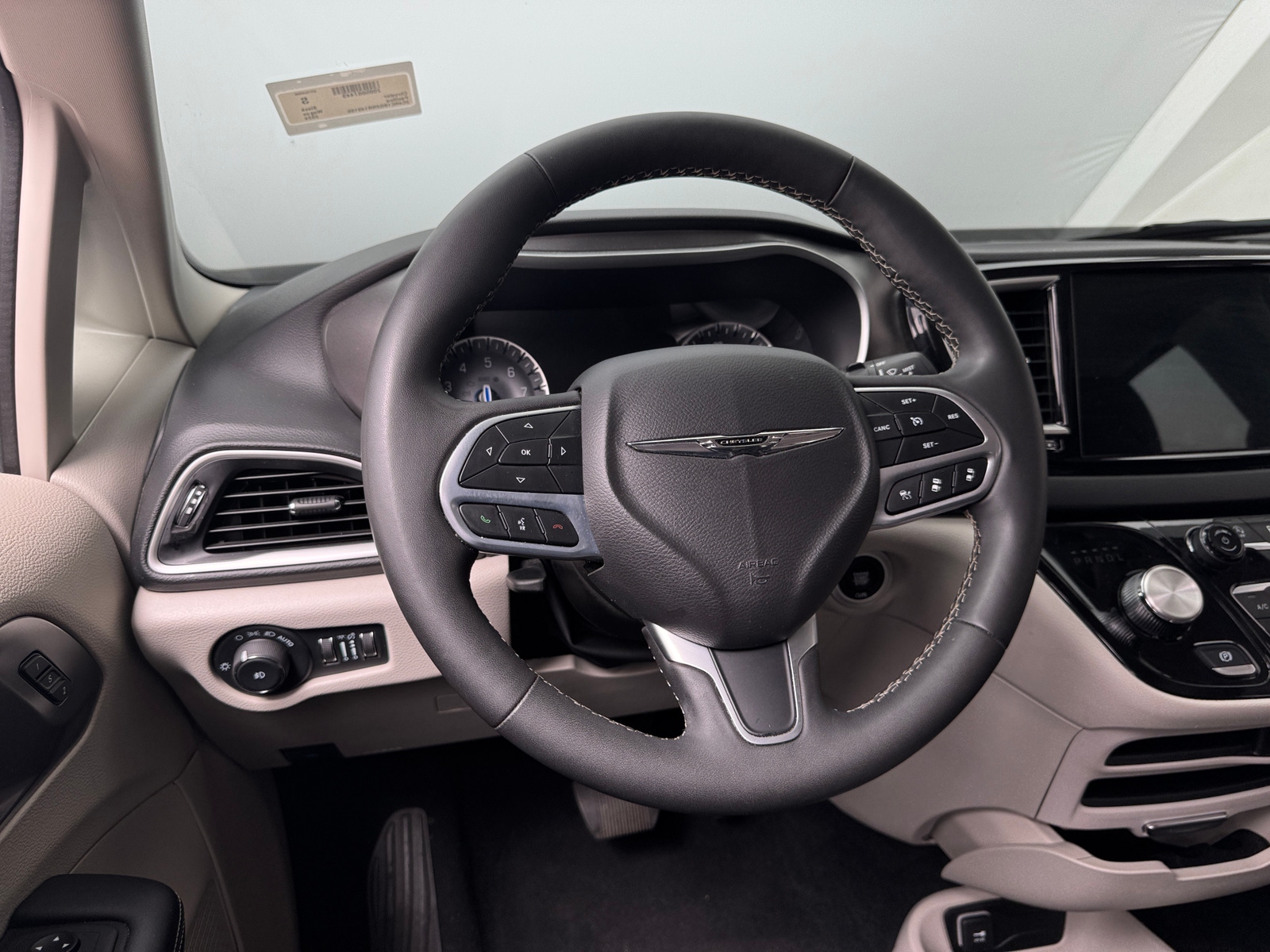 Thumbnail: 2024 Chrysler Pacifica - 4