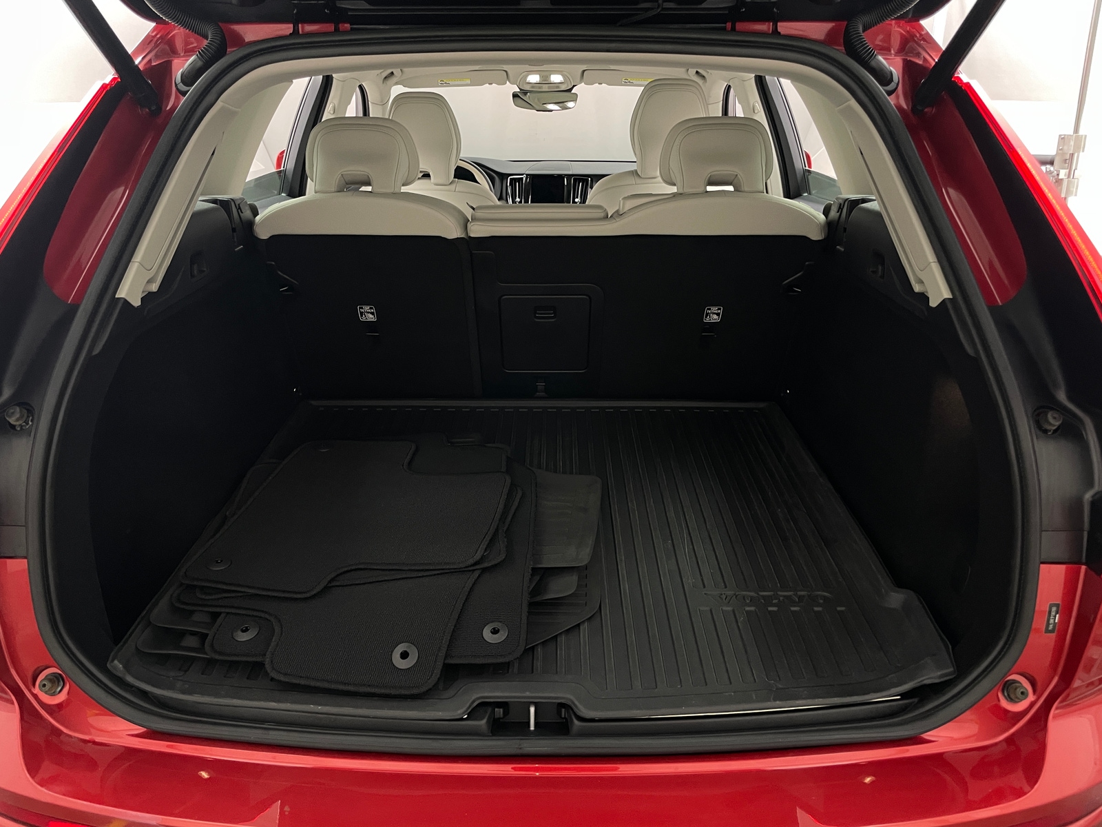 Thumbnail: 2023 Volvo XC60 - 6