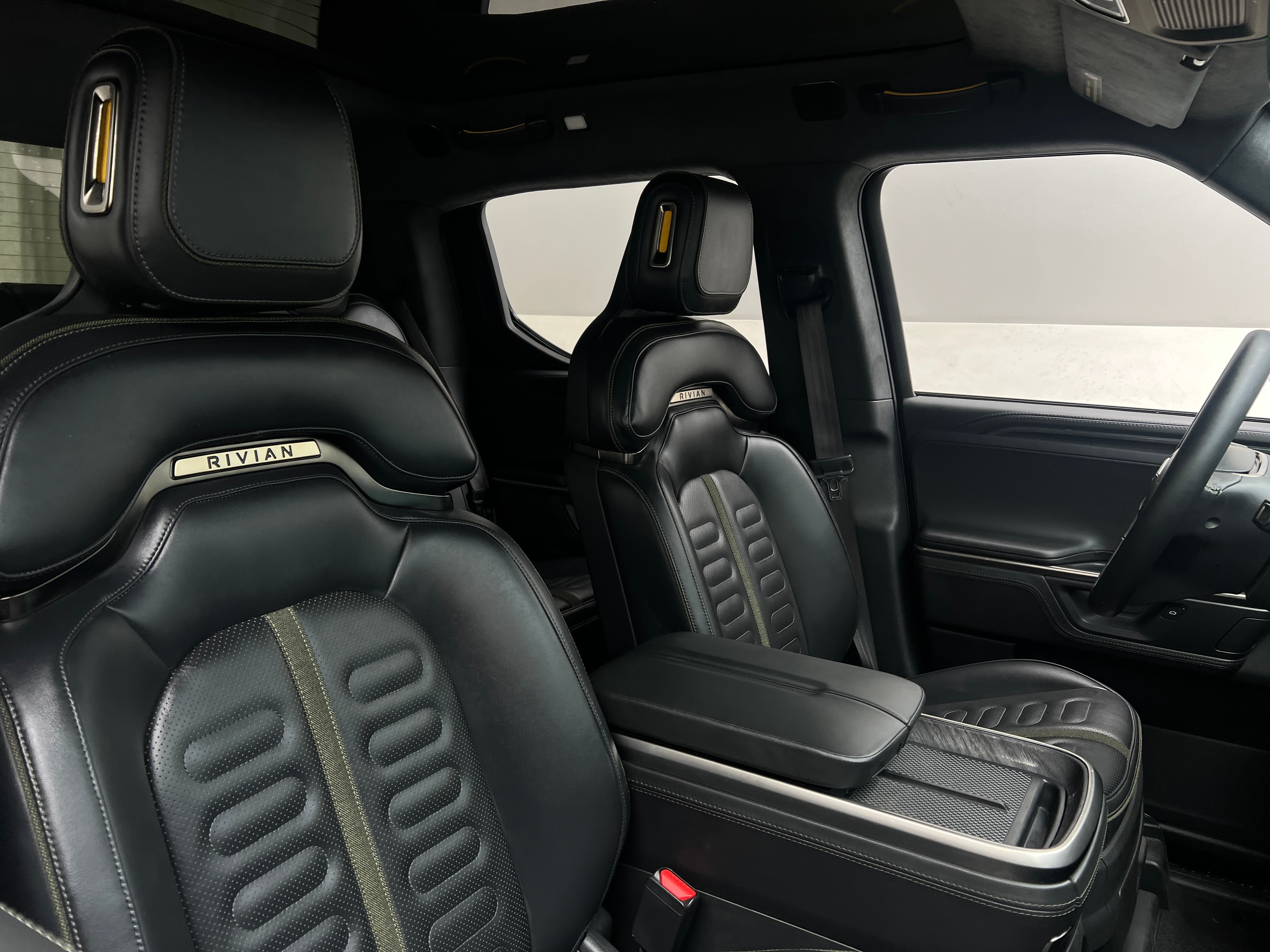 Used 2025 Rivian R1T Adventure with VIN 7FCTGBAA5SN034902 for sale in Pewaukee, WI