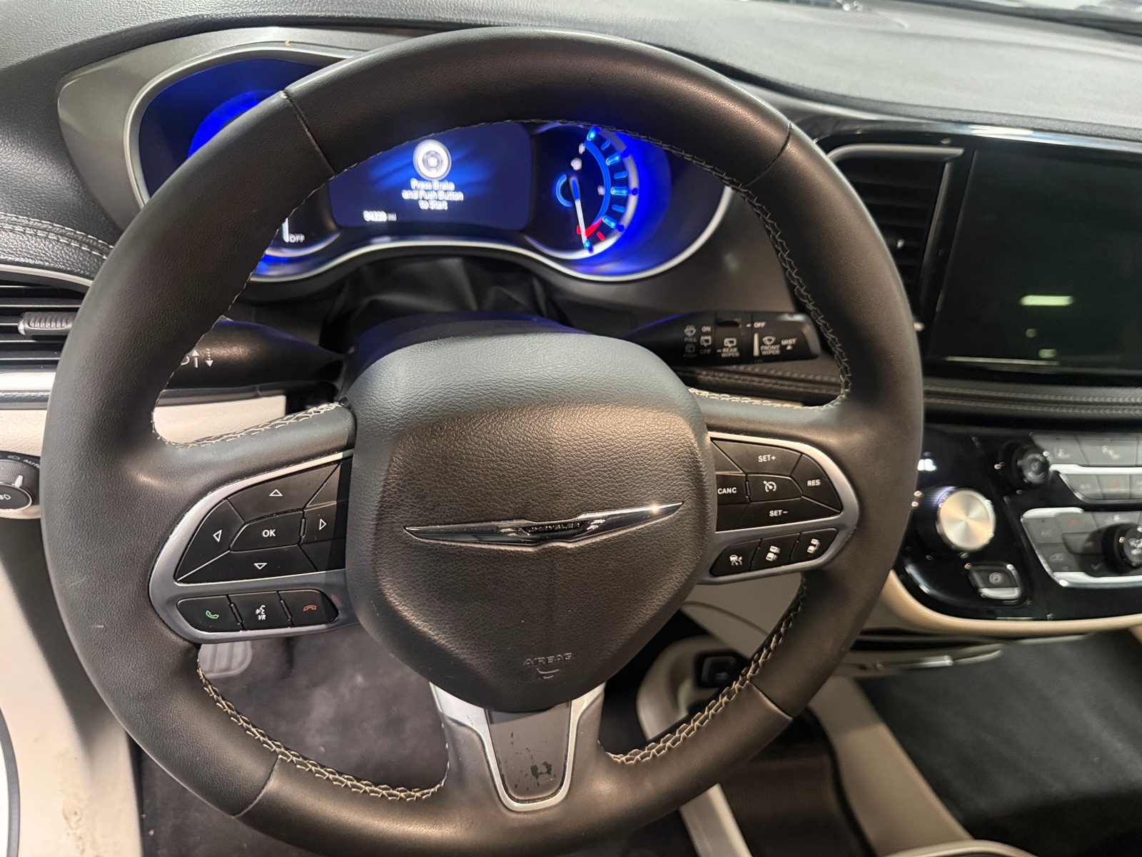 Thumbnail: 2024 Chrysler Pacifica - 4